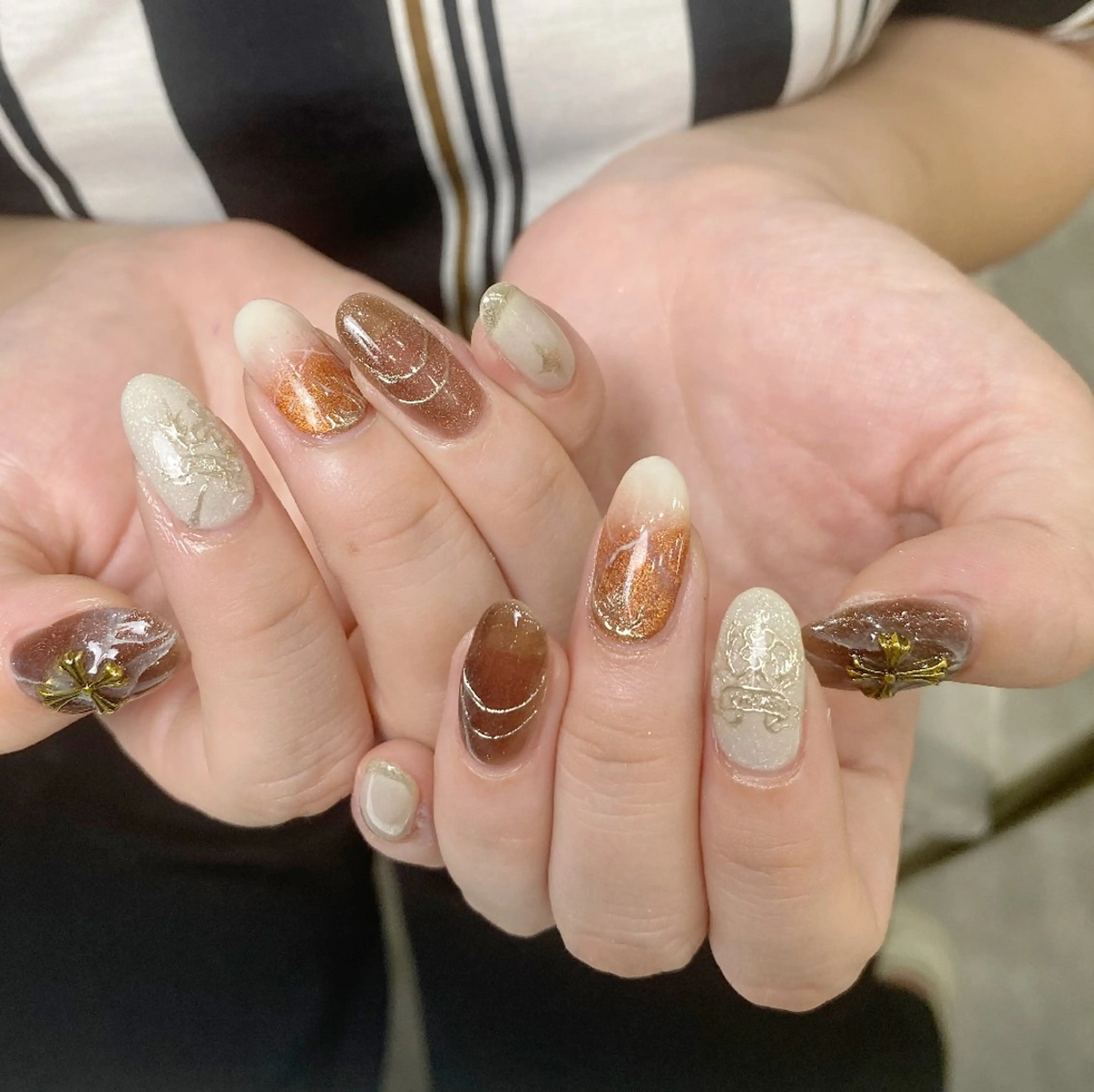 ネイル チークネイル 長さ出し フレンチネイル ジェルネイル キラキラネイル ハンドネイル UM Nail Salonのネイルデザイン