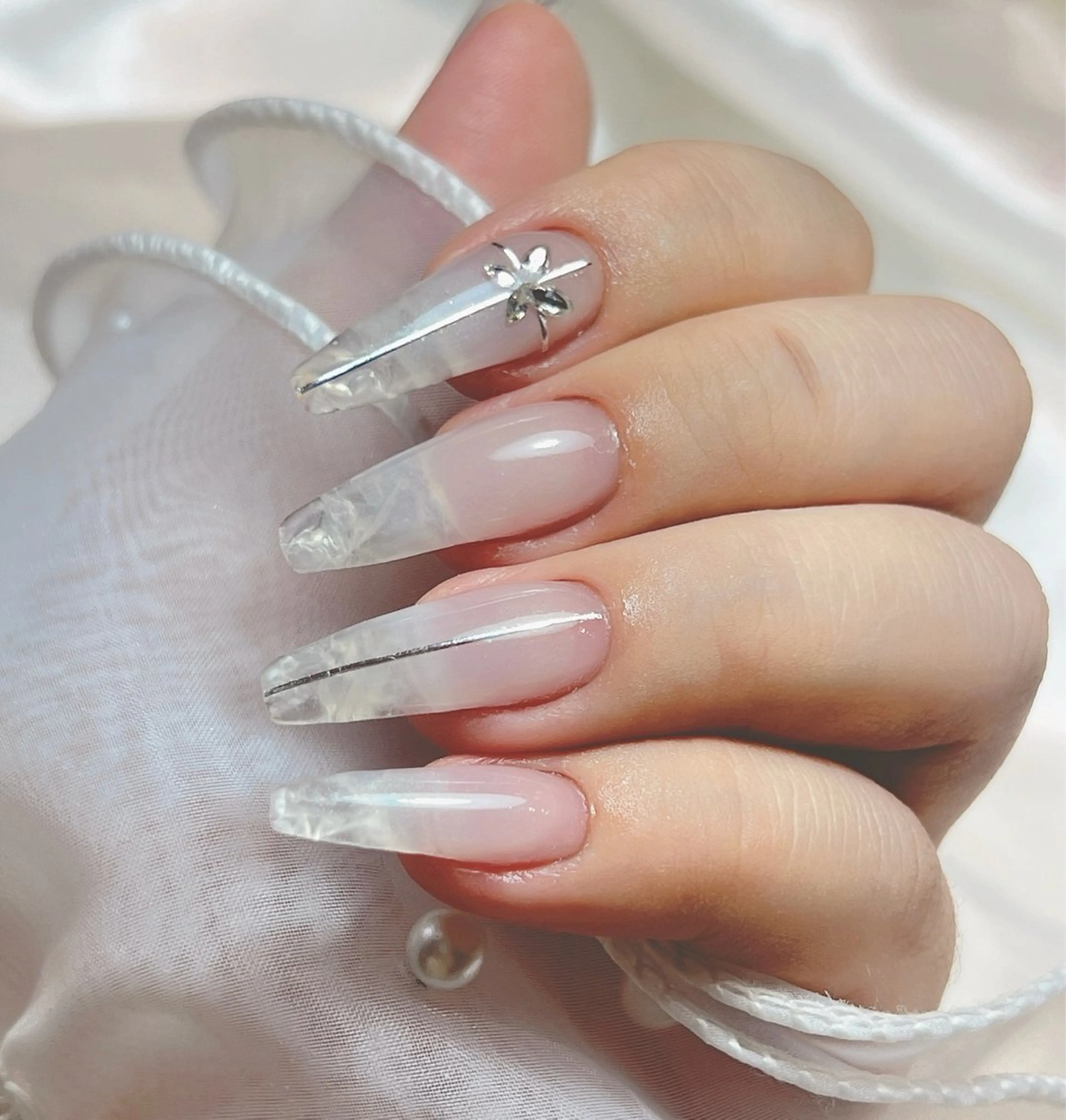 ネイル 氷ネイル・うるうるネイル ハンドネイル bijou nails　蓮のネイルデザイン