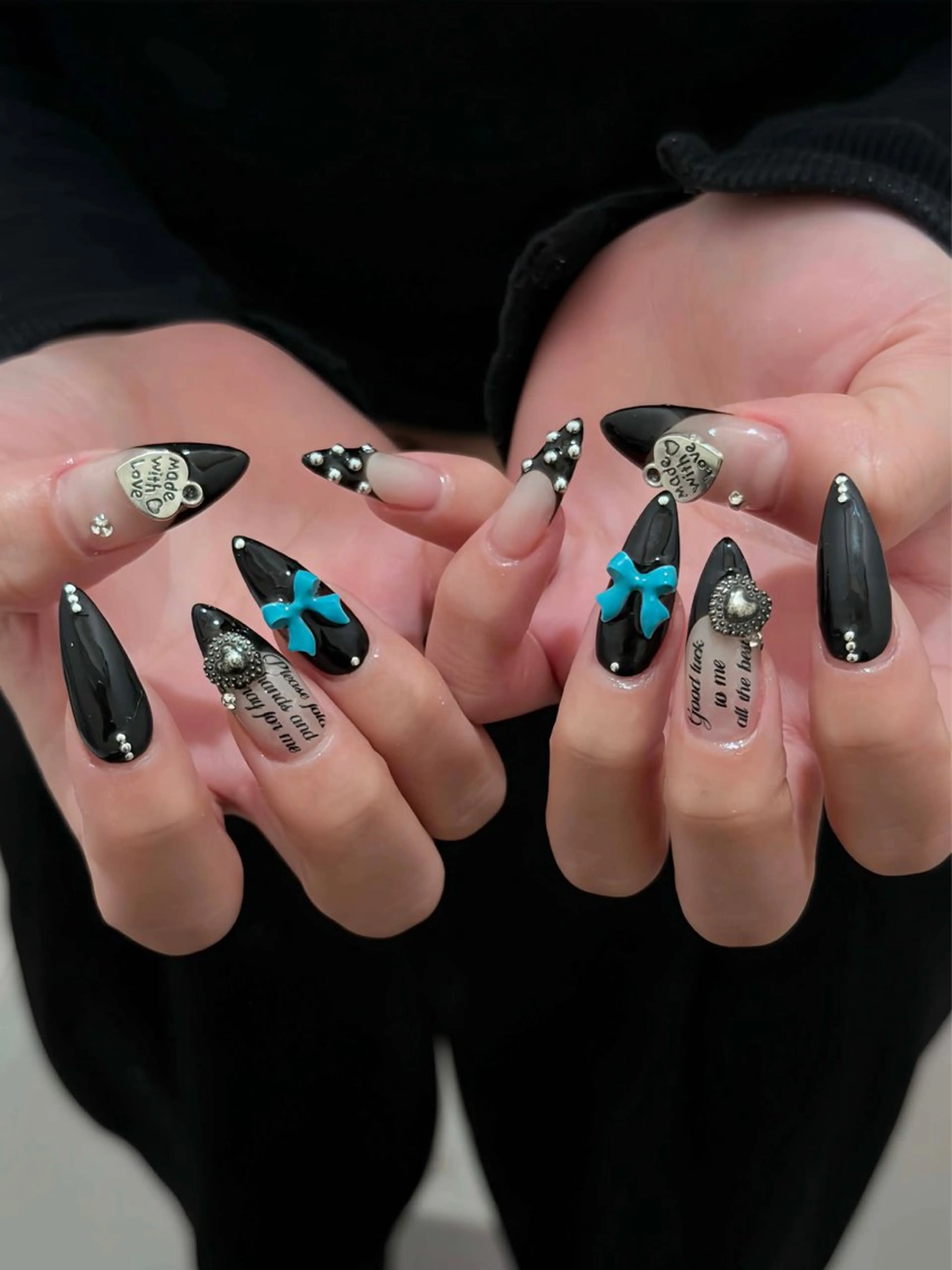 ネイル チークネイル ドット フレンチネイル グラデーション ハート ハンドネイル Julli NailStudioのネイルデザイン