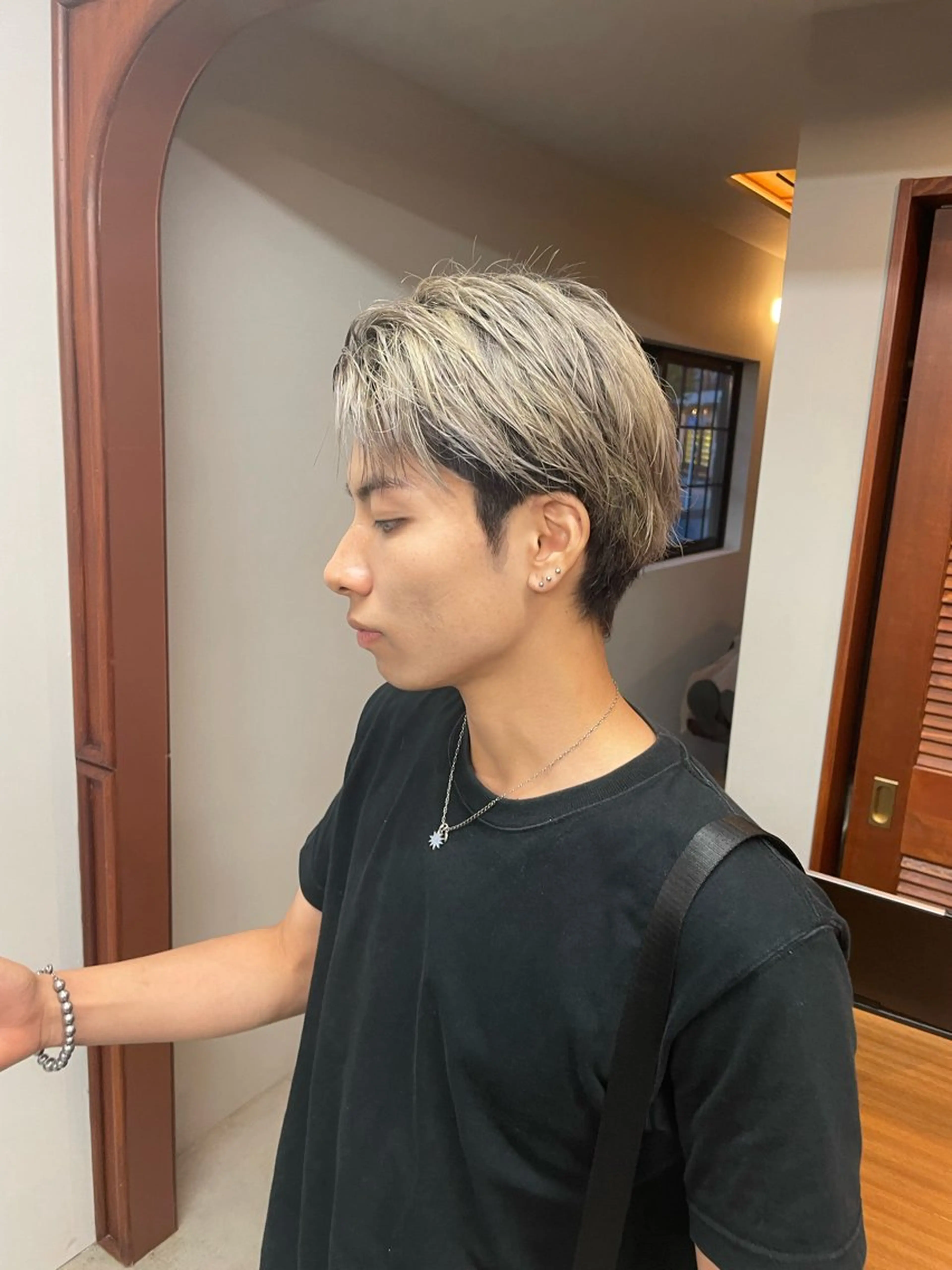 カラー メンズ メンズブリーチ ブリーチ カット ヘアカラー 五十嵐 雄毅のヘアスタイル