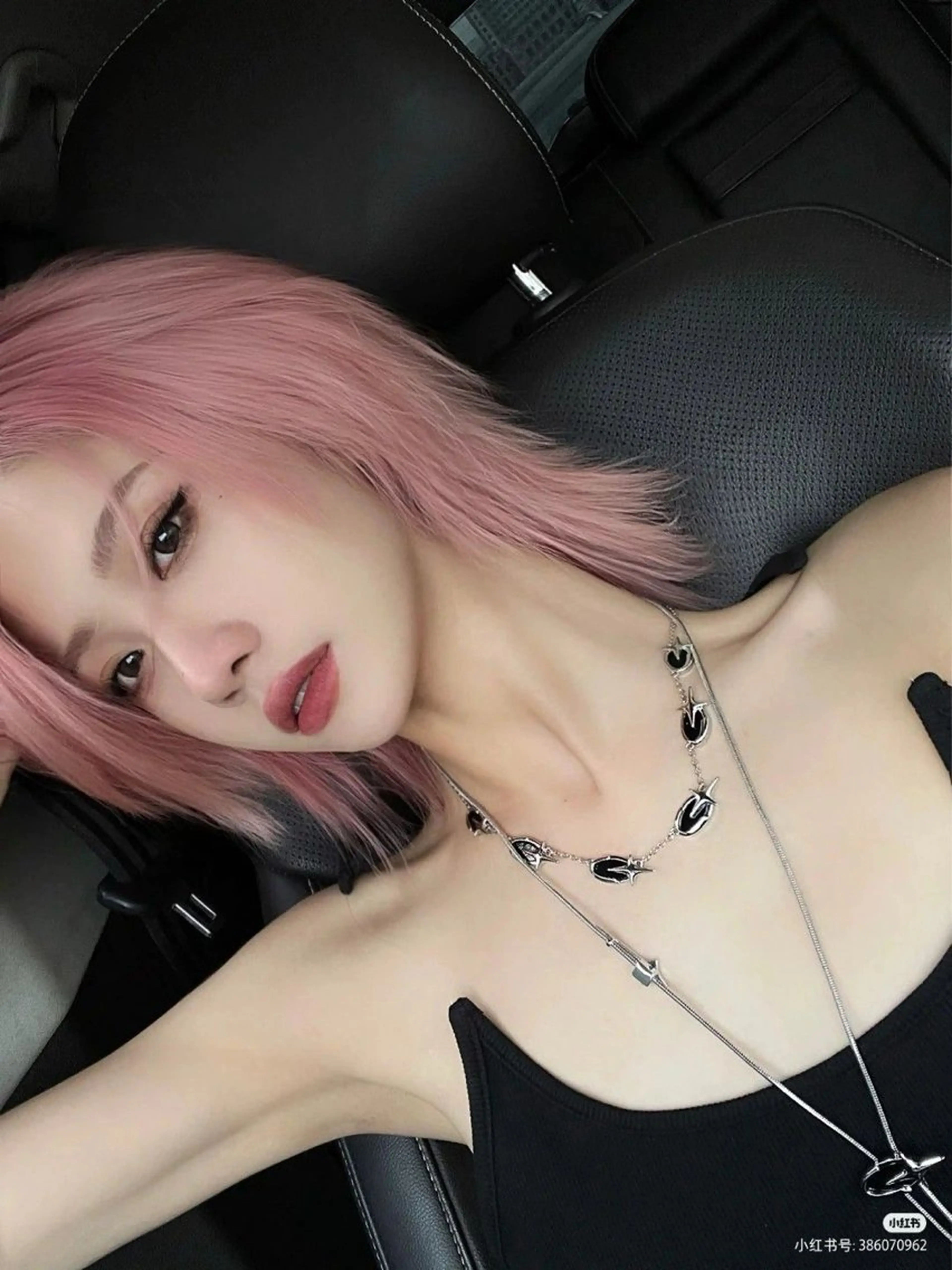 セミロング カラー ヘアアレンジ ピンクカラー 🫧モテる💗ダメー ジレスハイトーン🫧のヘアスタイル