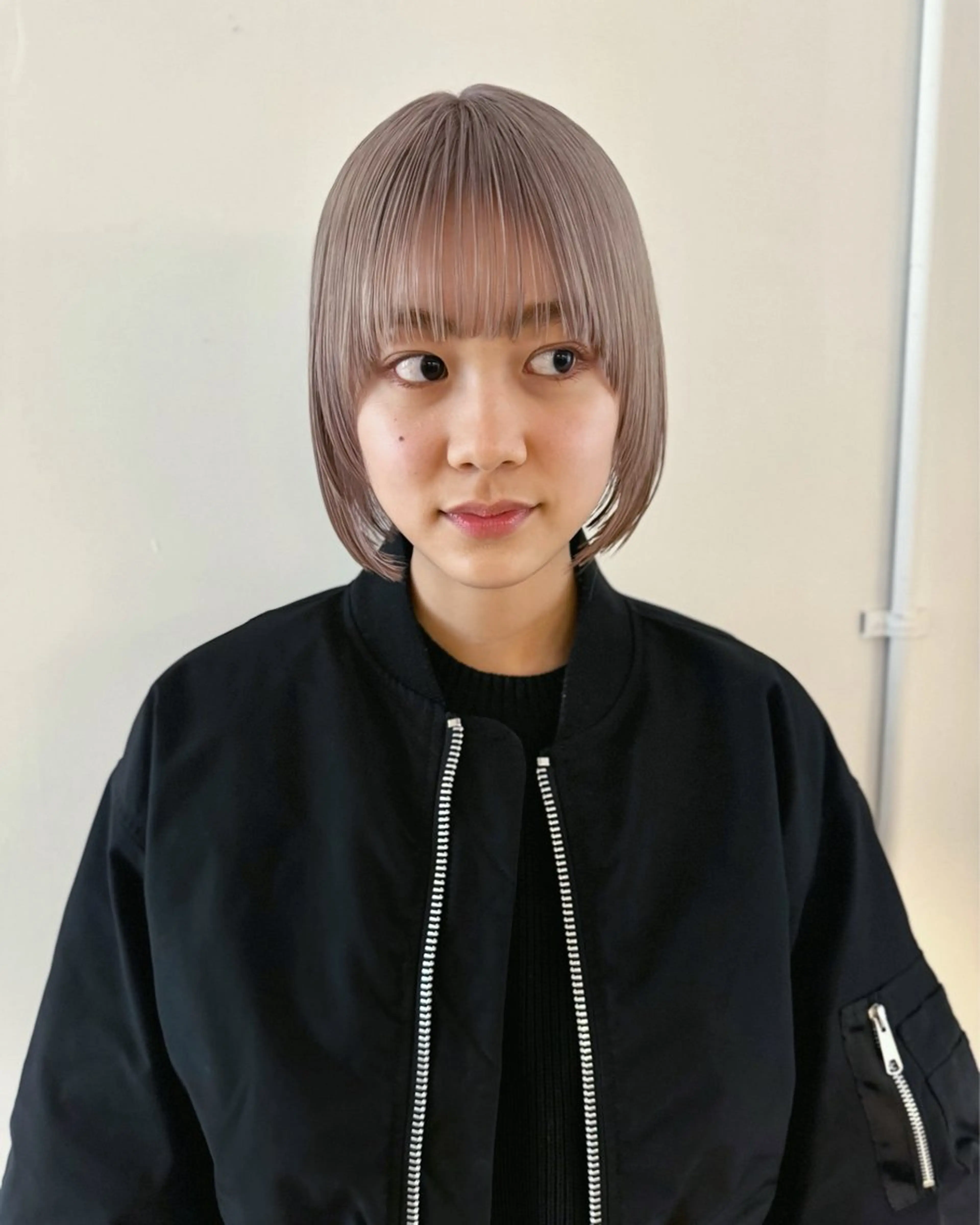 ショート カラー ブロンド ホワイトブロンド ボブ RAIMA ケアハイトーンのヘアスタイル