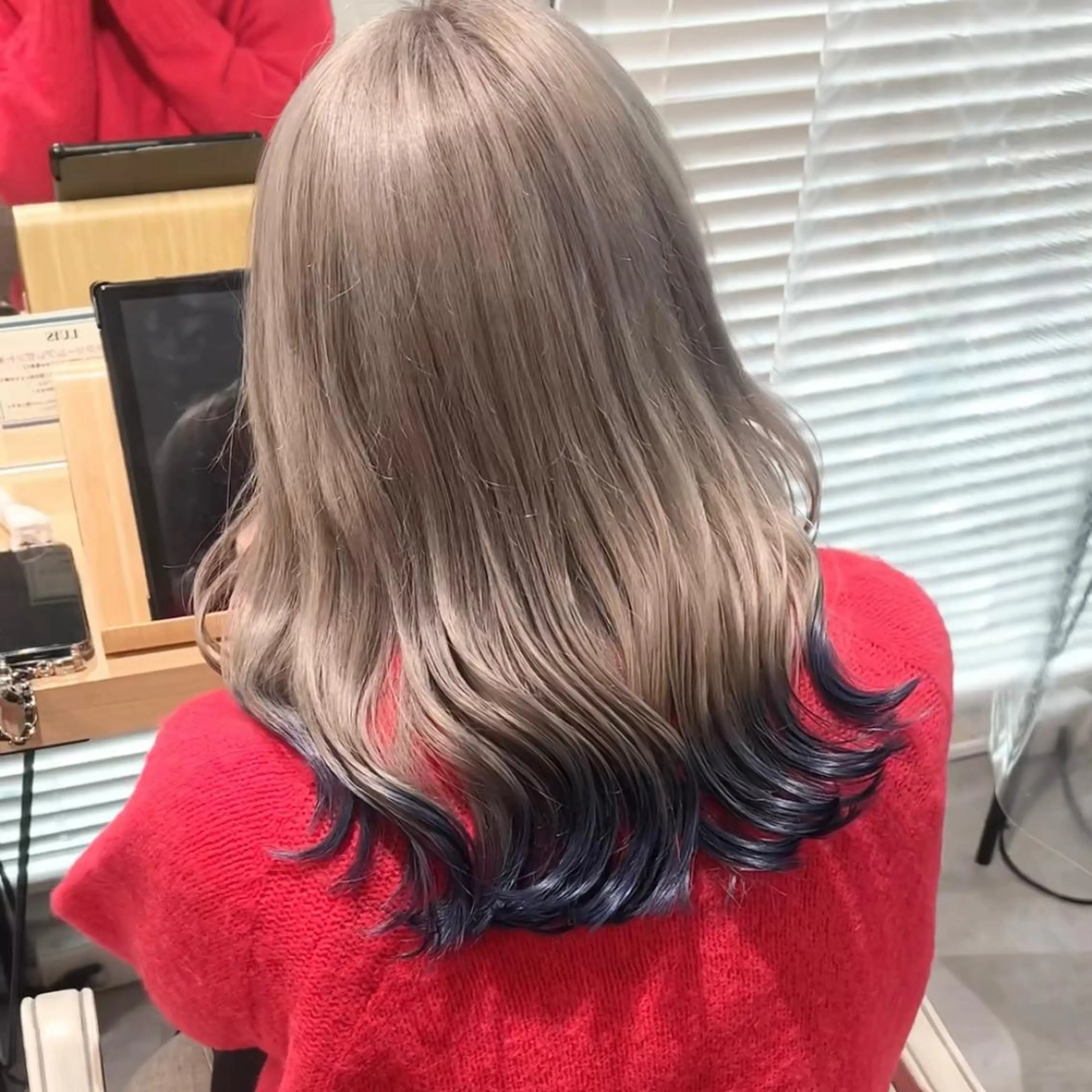 ロング ヘアカラー piLLon・ keinaのヘアスタイル