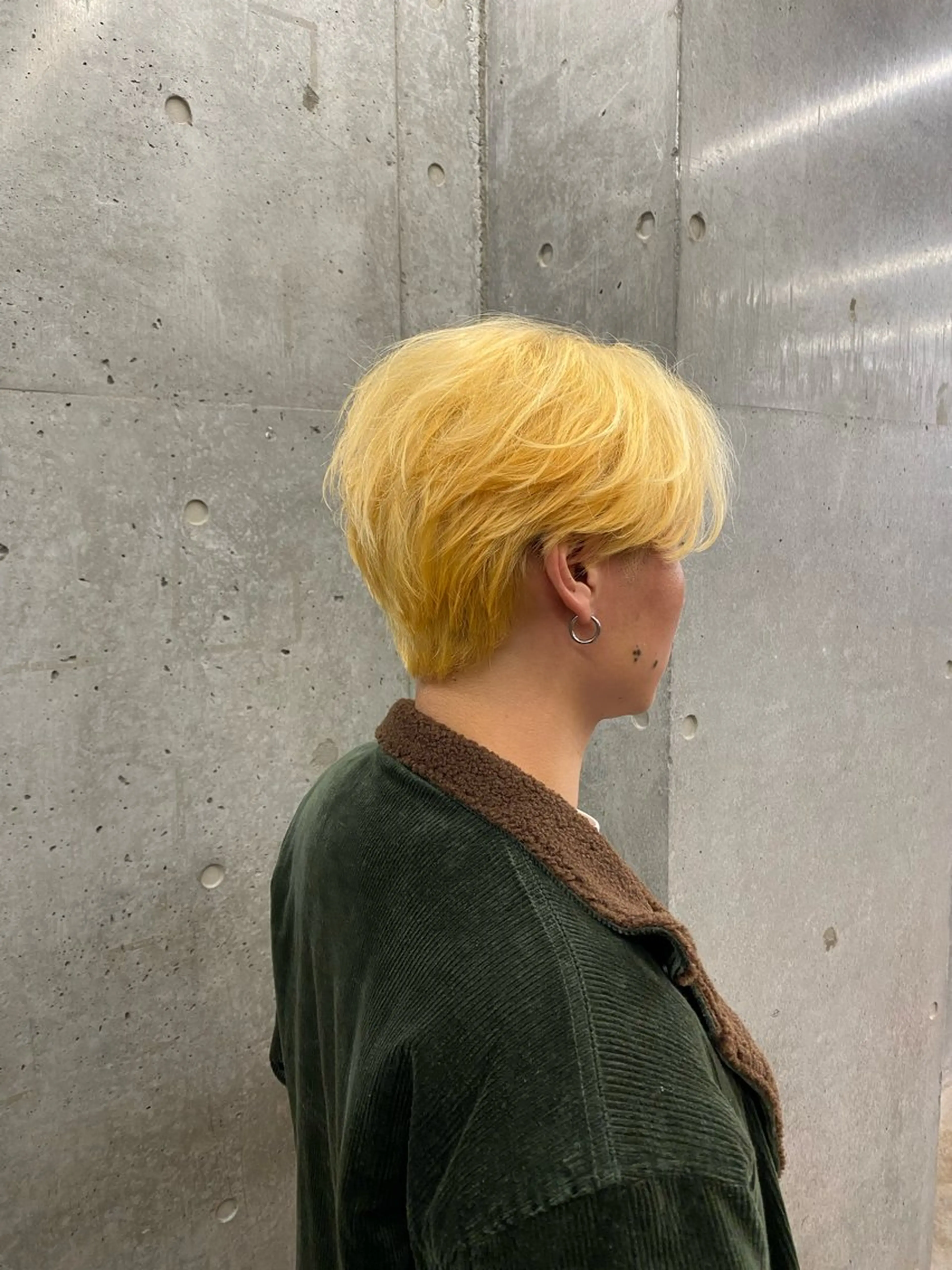 ミディアム カラー メンズ センターパート ブロンド ヘアカラー ✨️艶ハイトーン特化 ✨️佐藤望のヘアスタイル