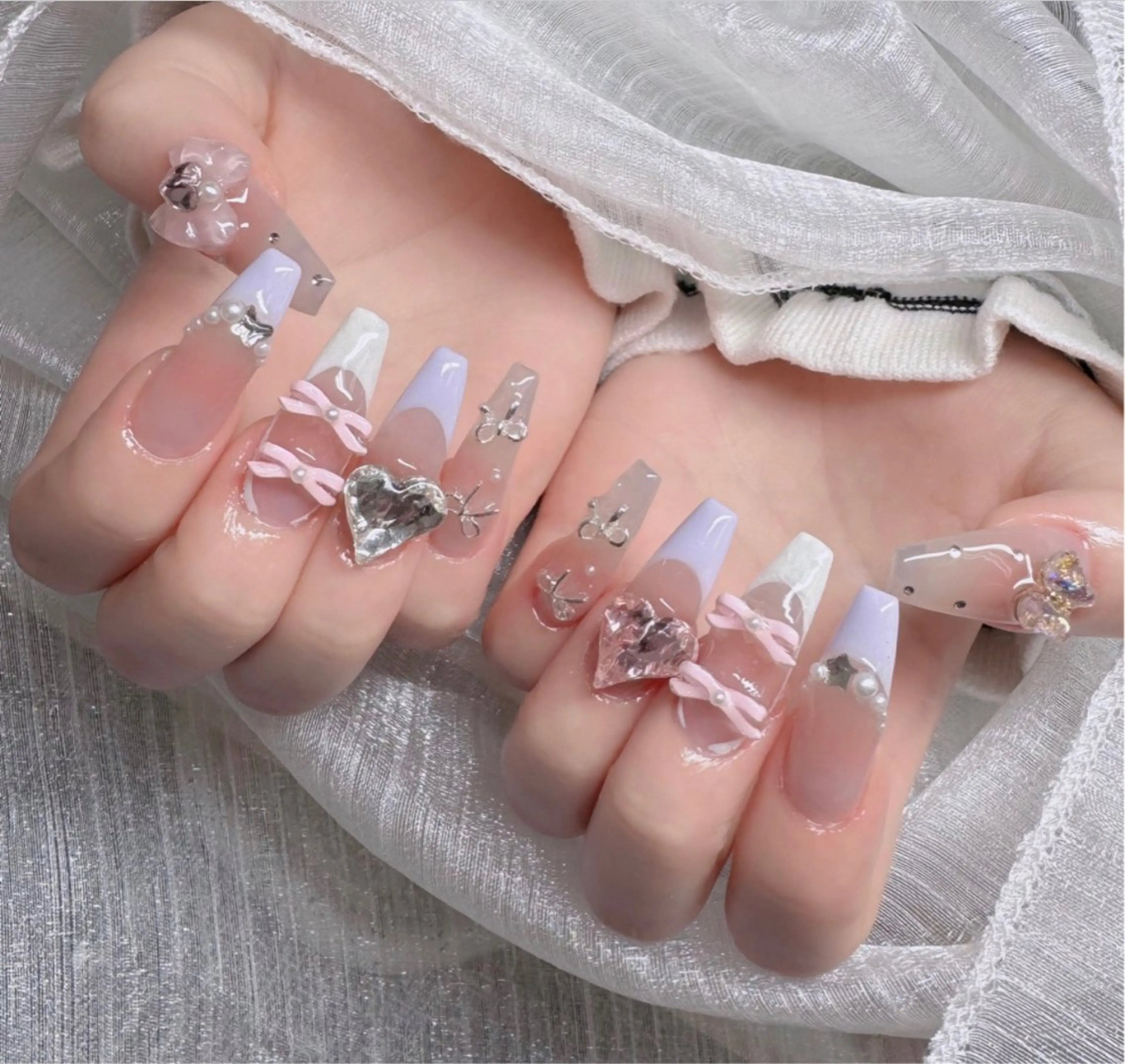 ネイル オーロラネイル フレンチネイル ジェルネイル ハロウィン キラキラネイル ハンドネイル H.baby Nail Salonのネイルデザイン