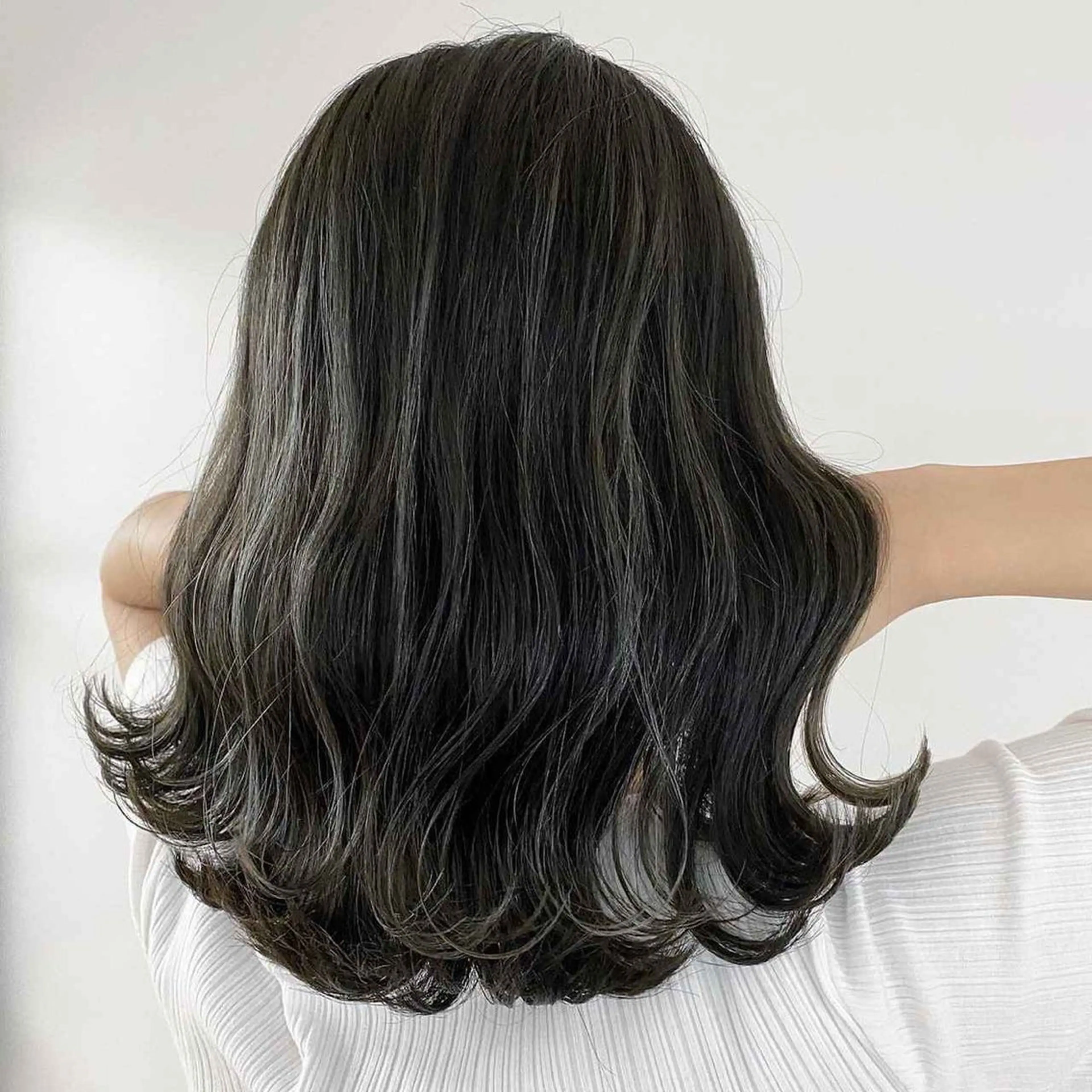 ミディアム カラー LONESS  GINZA所属・佐藤 天真のヘアスタイル