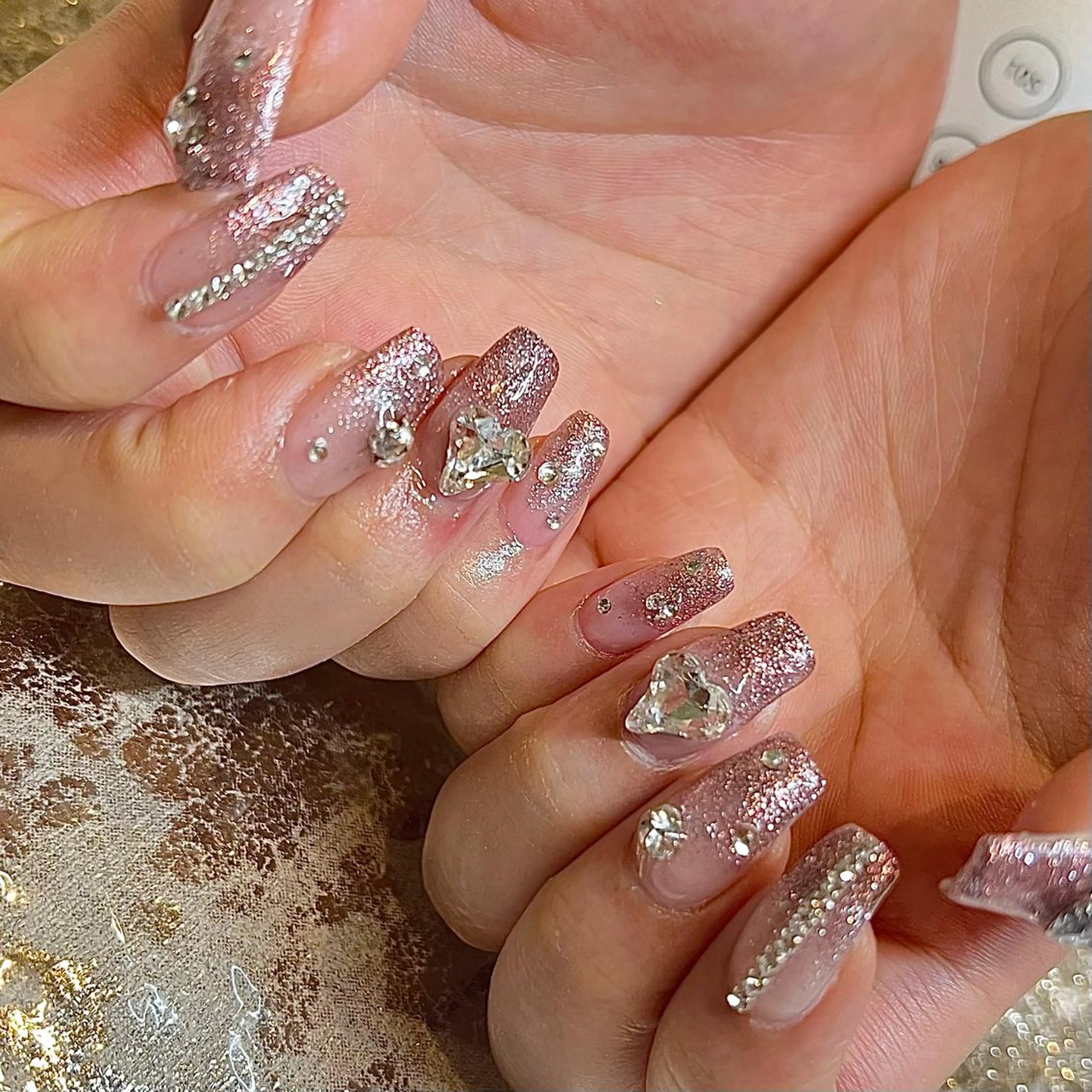 ミディアム ネイル フラッシュネイル ピンク ハンドネイル H🌺 NAILのネイルデザイン