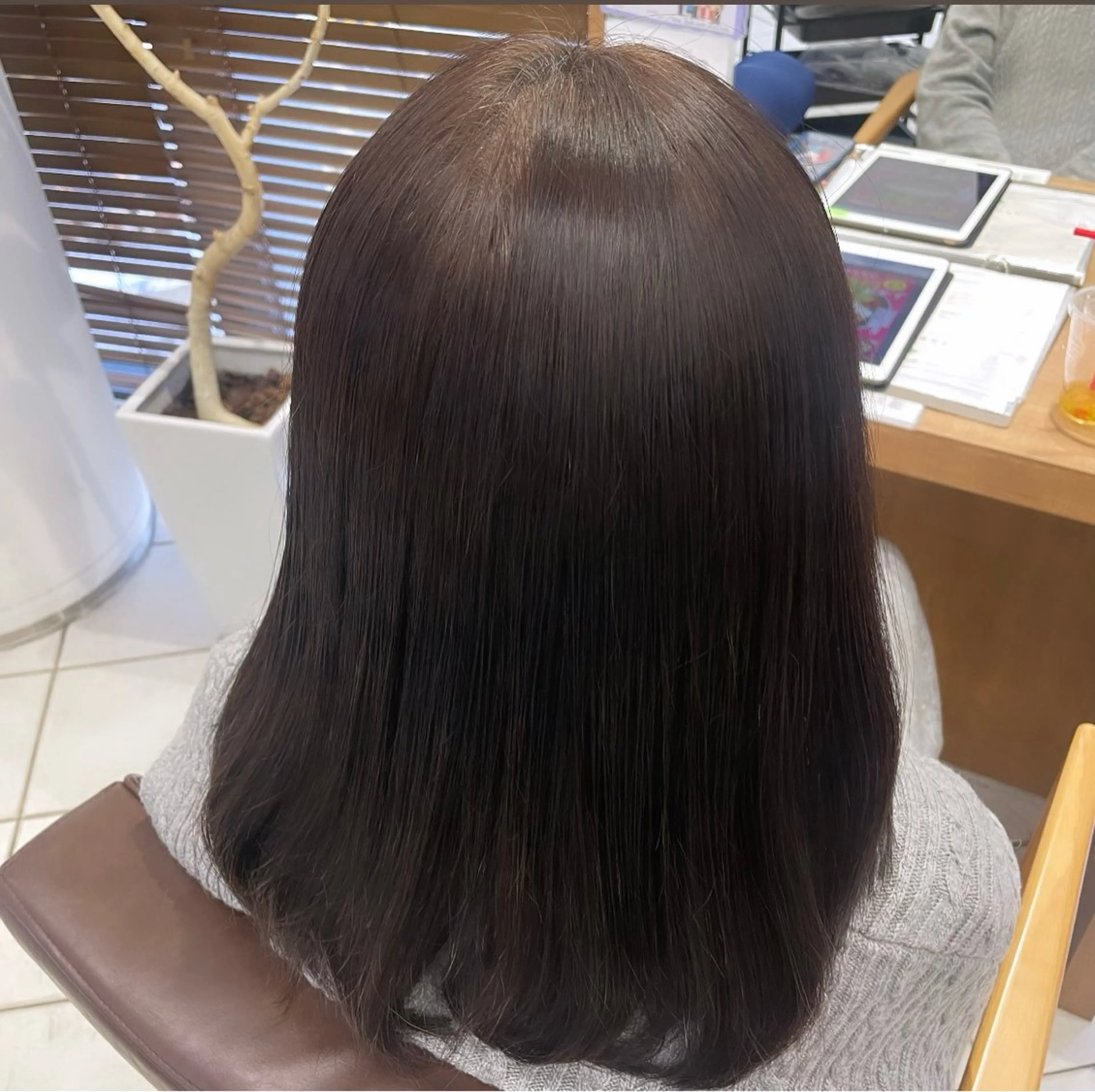 セミロング 掛川 麻緒のヘアスタイル