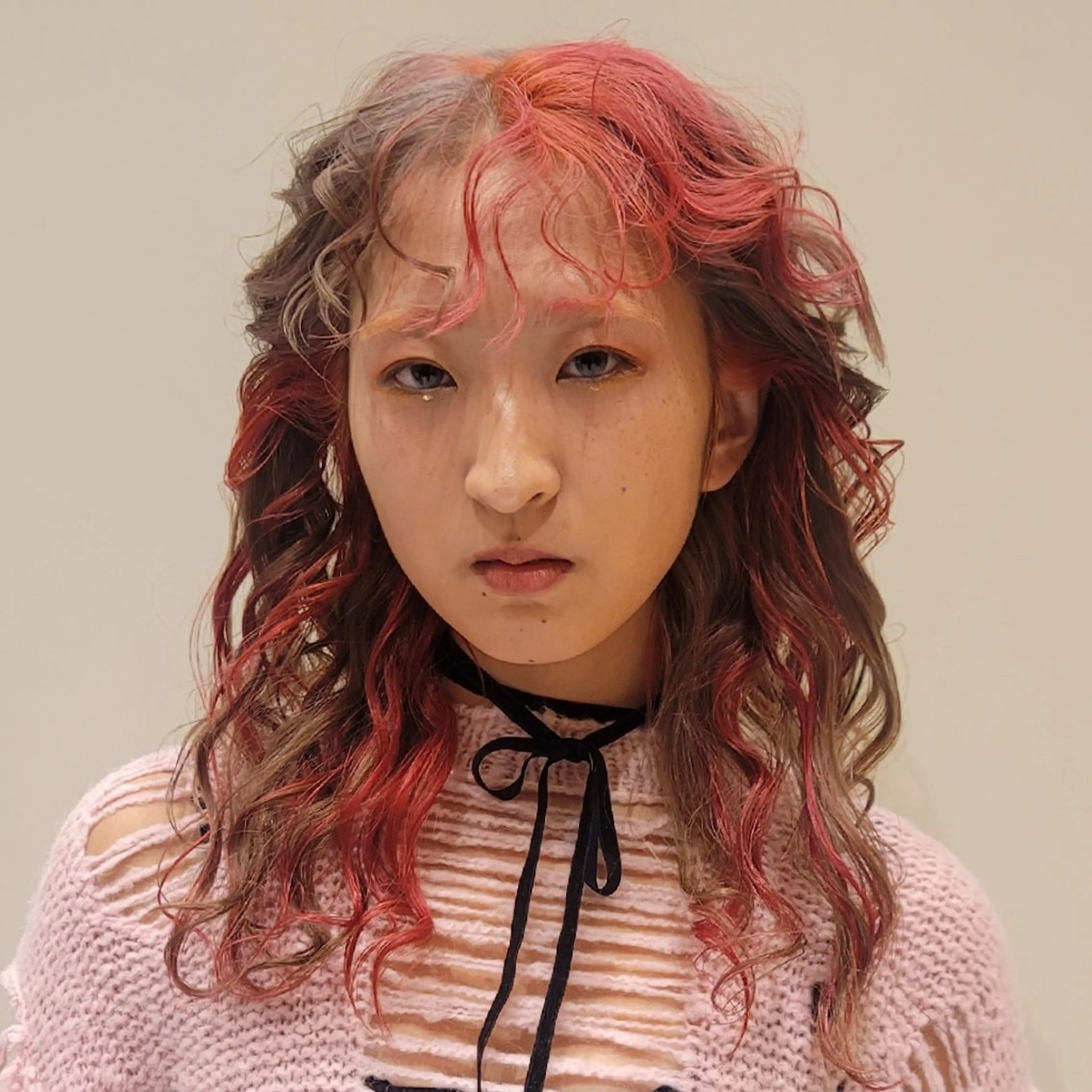 セミロング カラー ベージュカラー デザインカラー ピンクカラー カットモデル/ セット/宮里心香のヘアスタイル