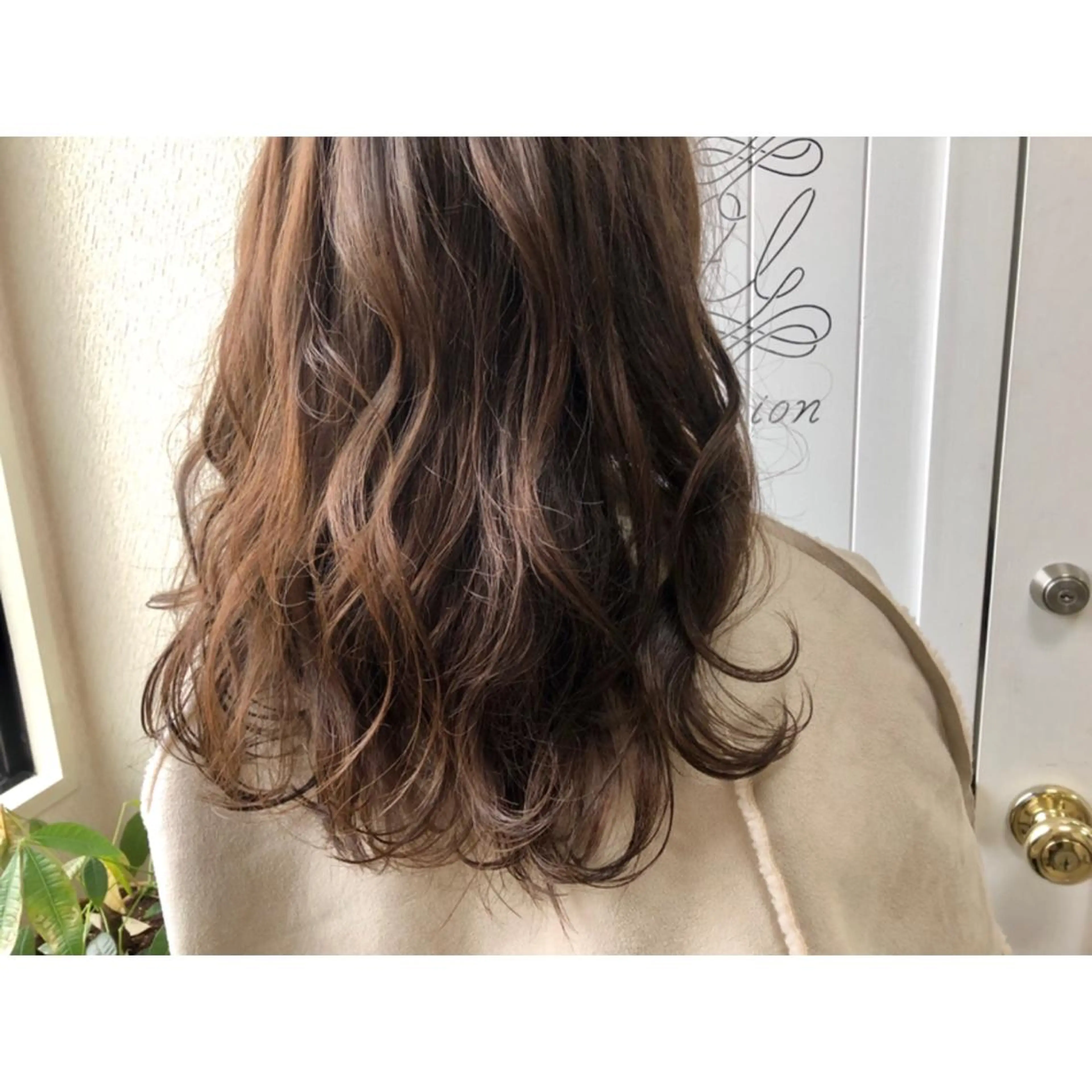 セミロング カラー ベージュカラー ブリーチ 透明感カラー ハイトーンカラー ミルクティーベージュ 江上拓郎/ショート /酸性ストレートのヘアスタイル