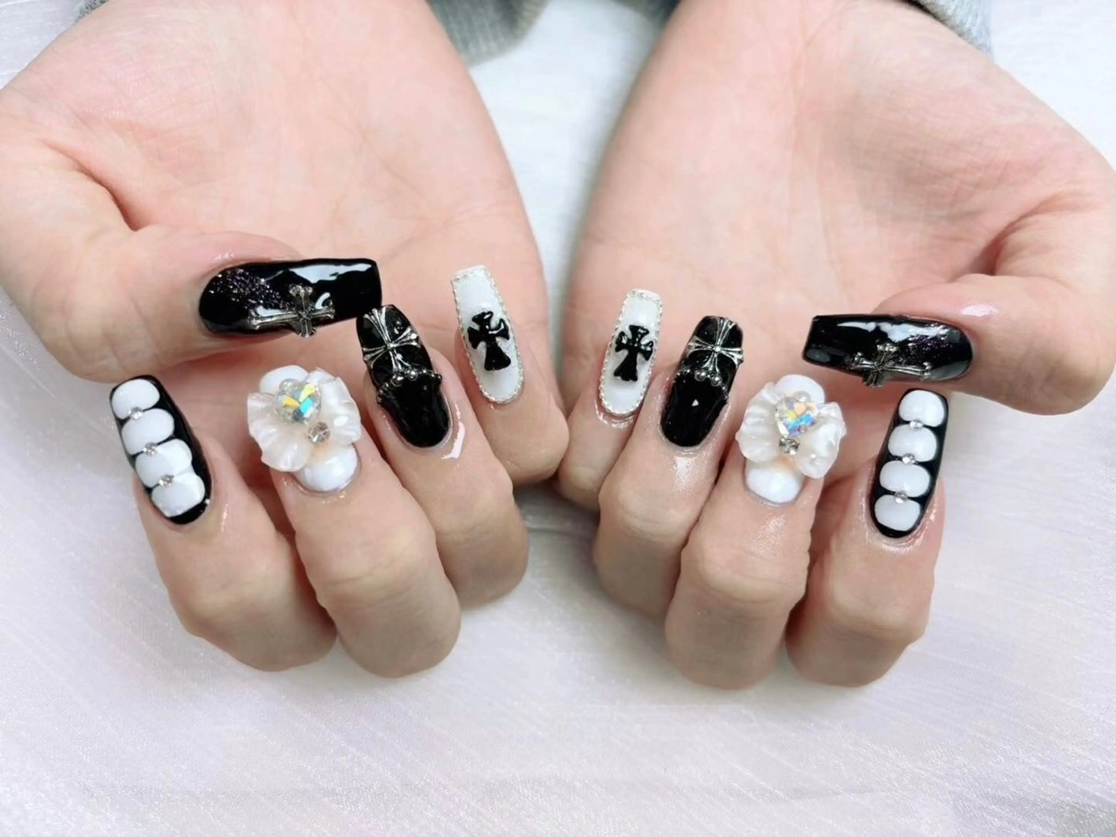 ネイル アートネイル フラワーネイル フットネイル ジェルネイル マグネットネイル Babarla　Nail　Salon所属・babarla Nailのネイルデザイン