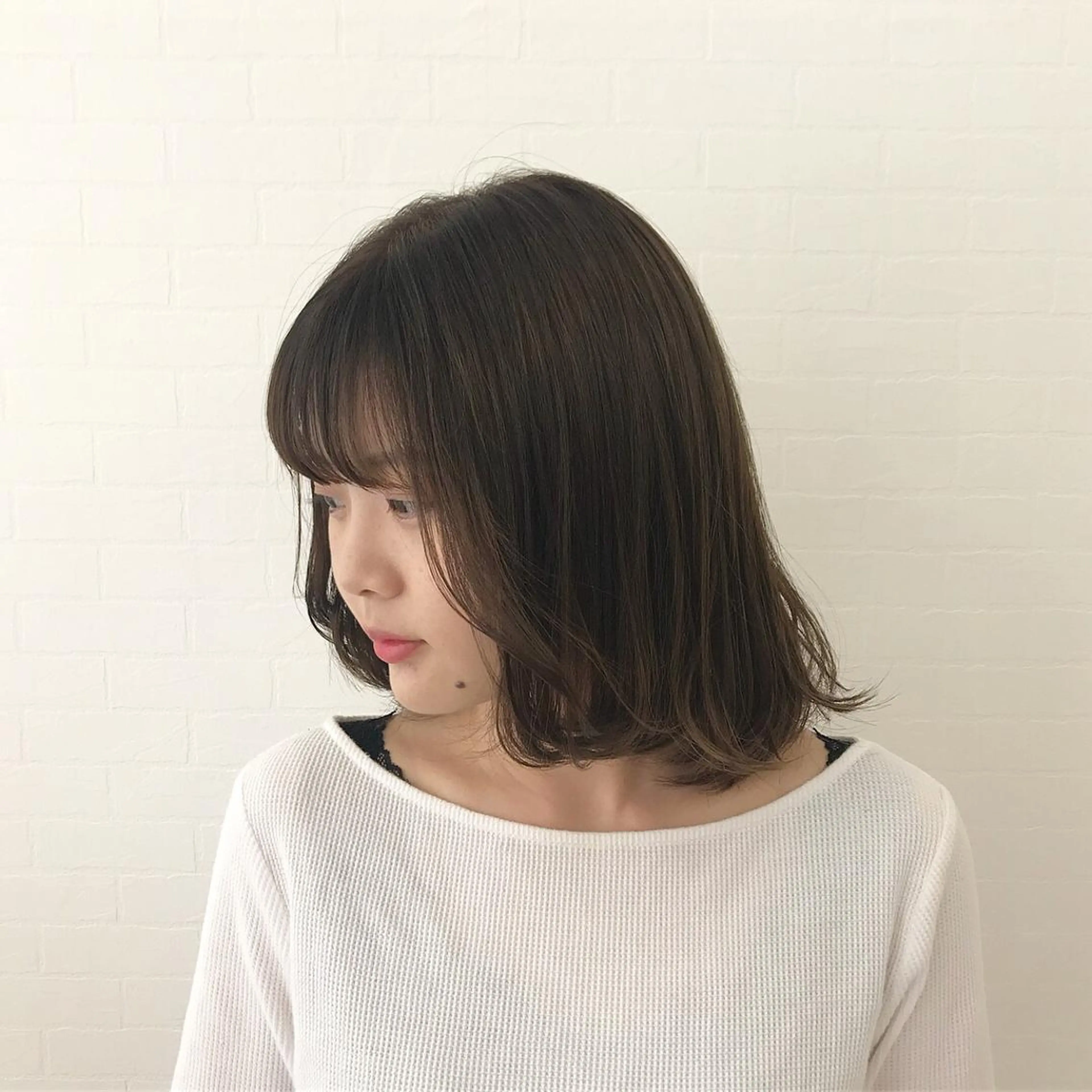 ミディアム カラー オリーブ/アッシュ やわらか透明感カラーのヘアスタイル