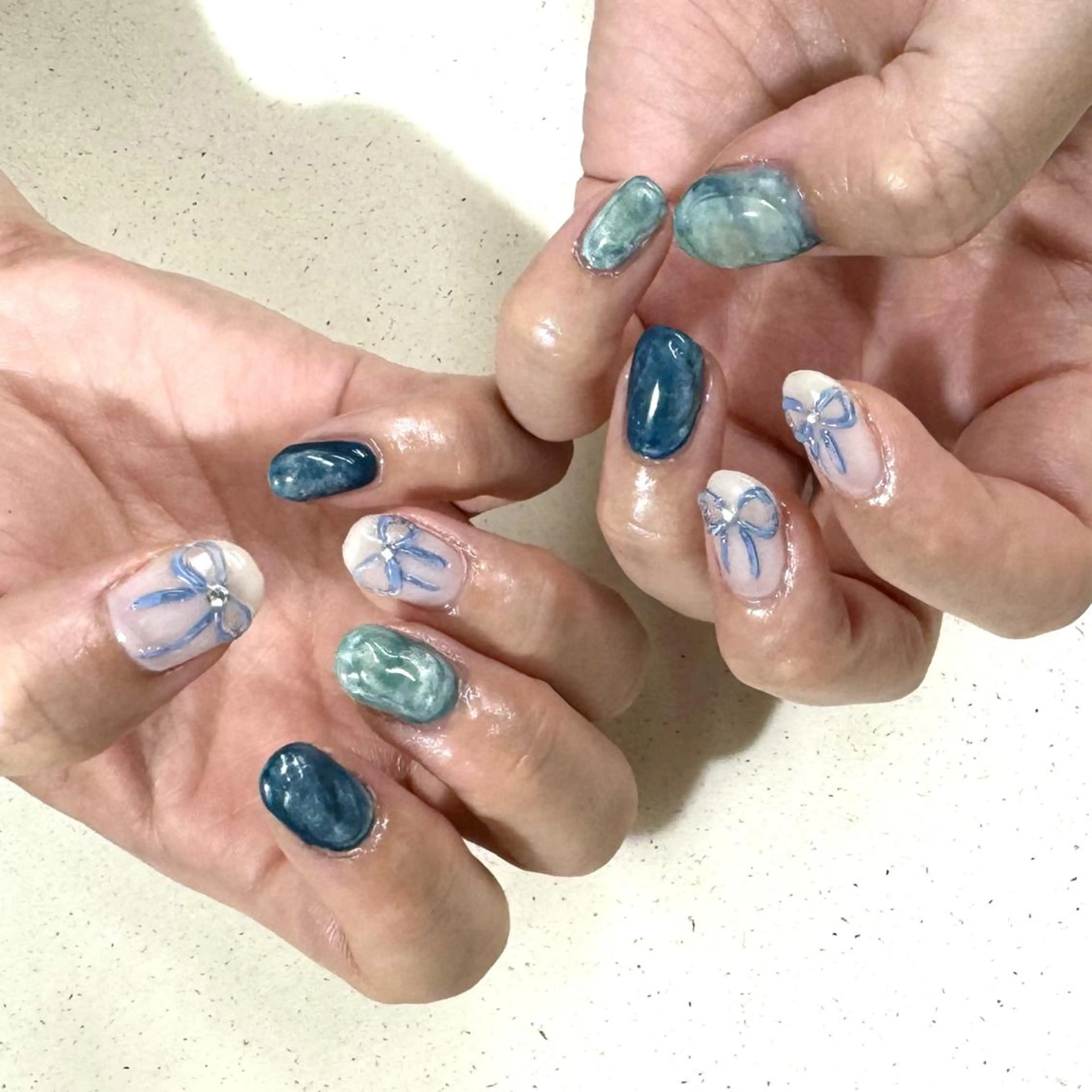 ネイル ジェルネイル 韓国ネイル ニュアンスネイル ぷっくりネイル リボン nailstudio eviz新宿店のネイルデザイン