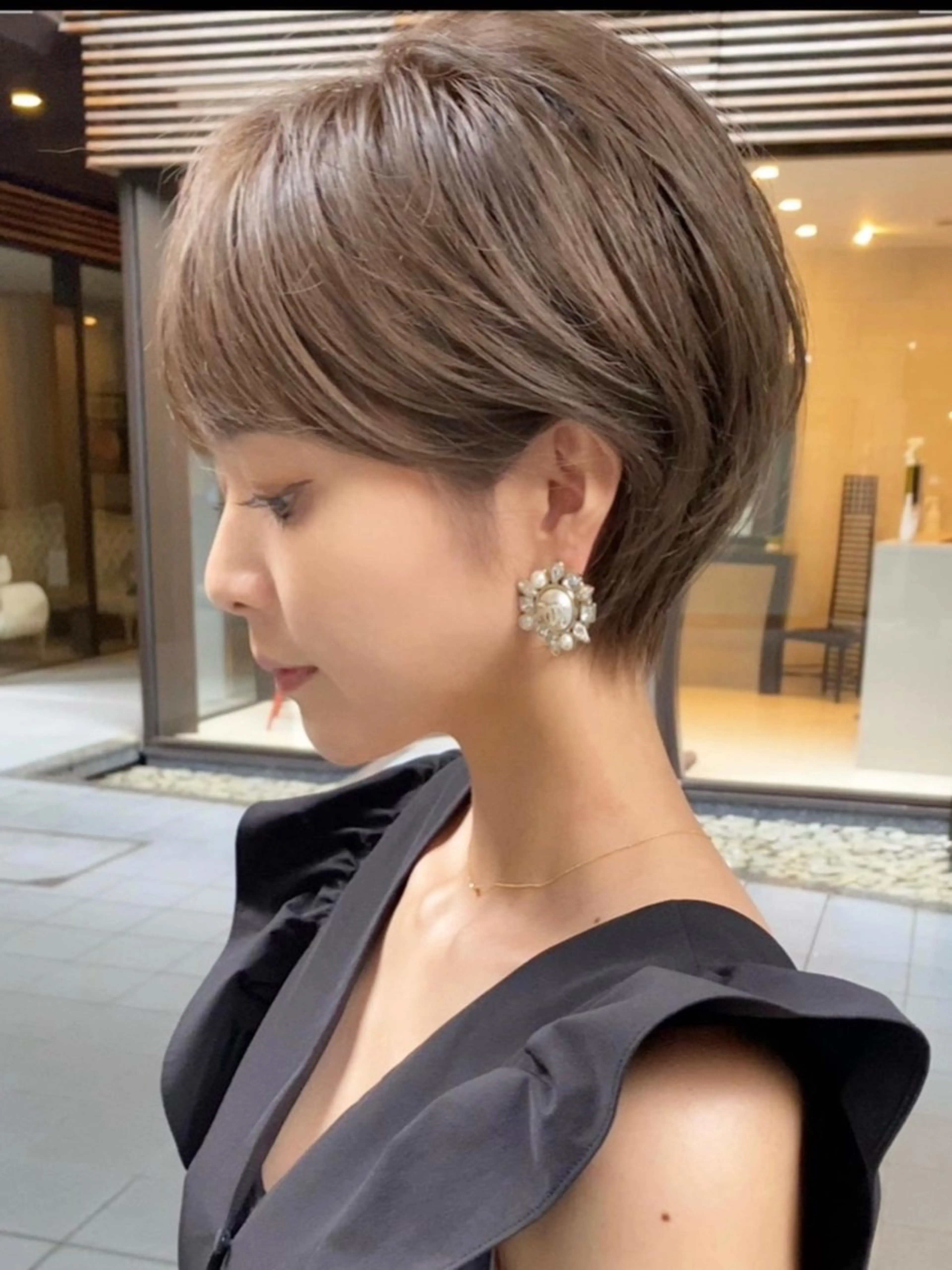 ショート カラー カット ヘアカラー トリートメント 切りっぱなしボブ レイヤー/縮毛矯正のヘアスタイル