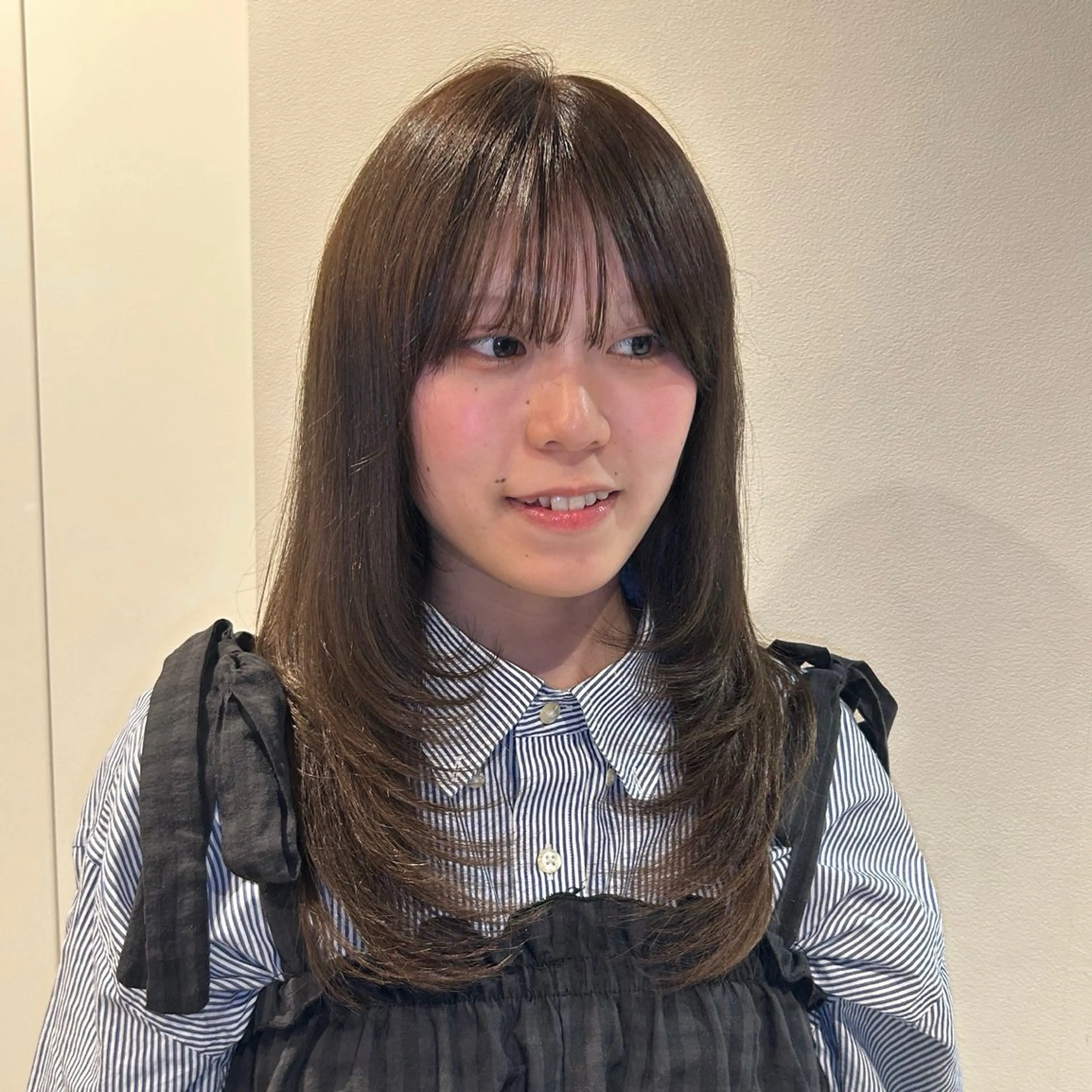 セミロング レイヤー🎀透明感 カラー|ワンホンのヘアスタイル