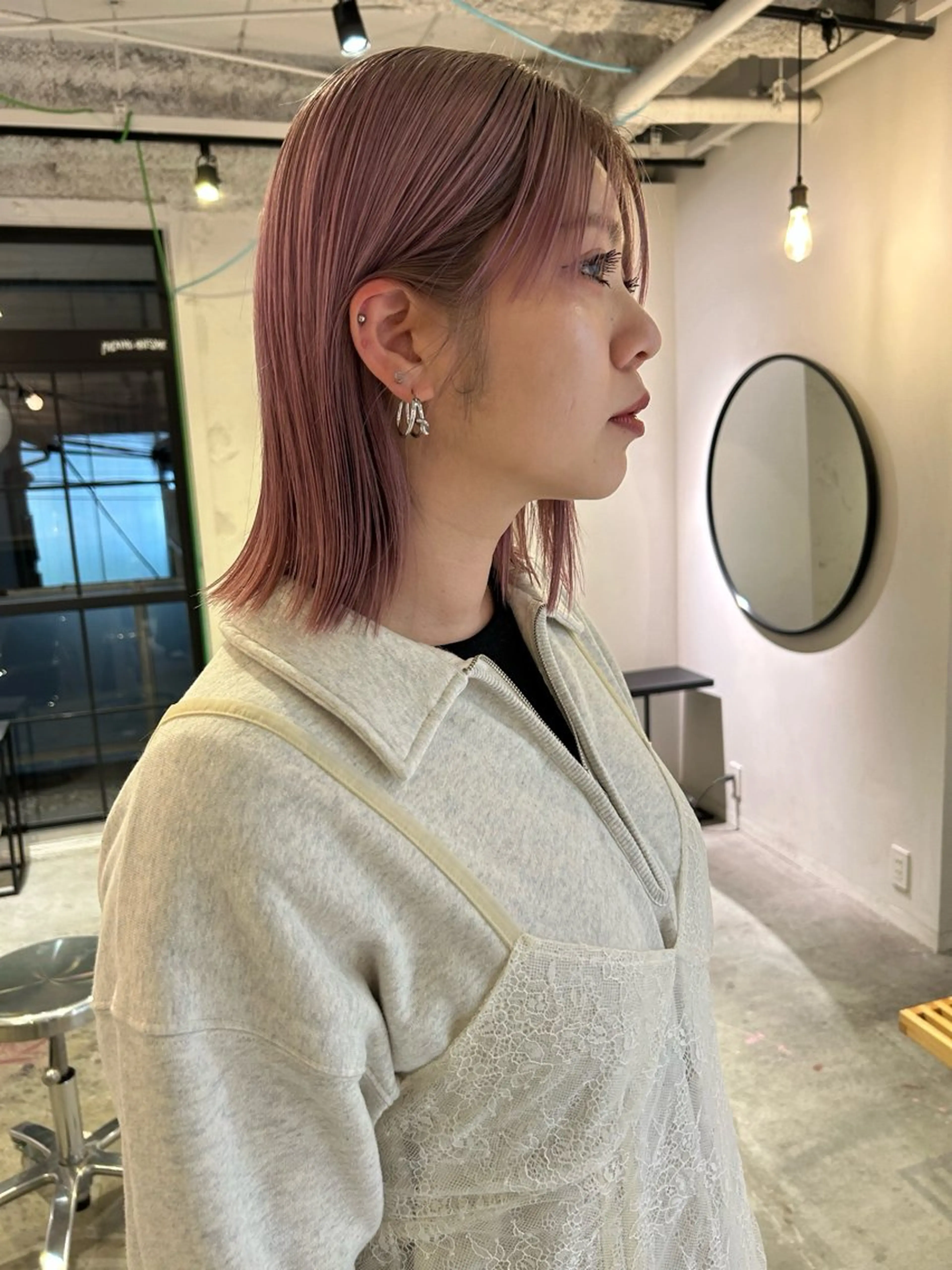 ミディアム カラー 切りっぱなしボブ ブリーチ ケアブリーチ ピンクカラー ボブ カット ヘアカラー トリートメント 村上雅人 ナチュラルモードのヘアスタイル