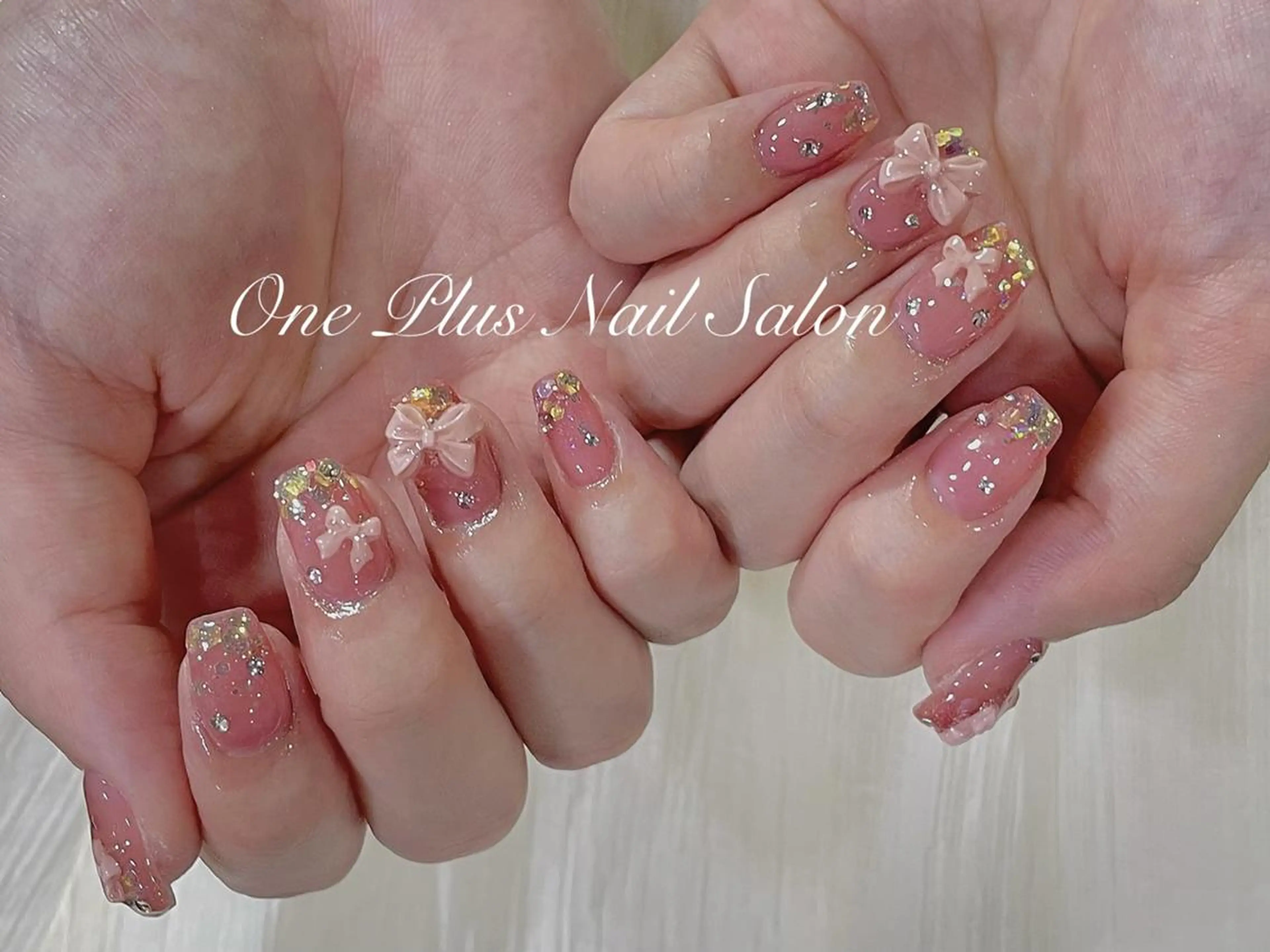 ネイル アートネイル オーロラネイル ガーリー キラキラネイル 韓国ネイル One Plus Nail Salonのネイルデザイン