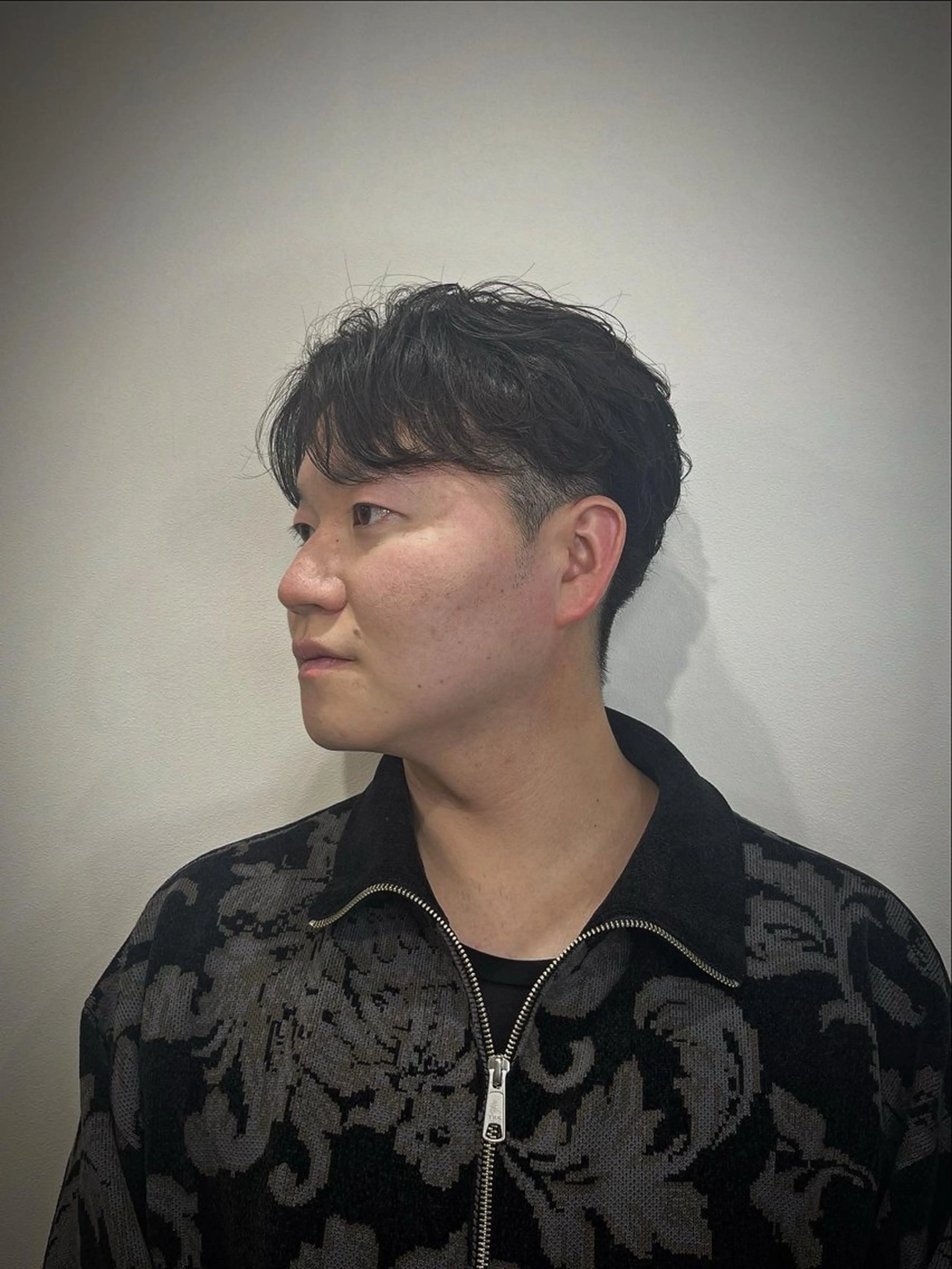 ミディアム パーマ メンズ センターパート カット パーマ 【メンズ特化】金沢 /片町　髙木　功基のヘアスタイル