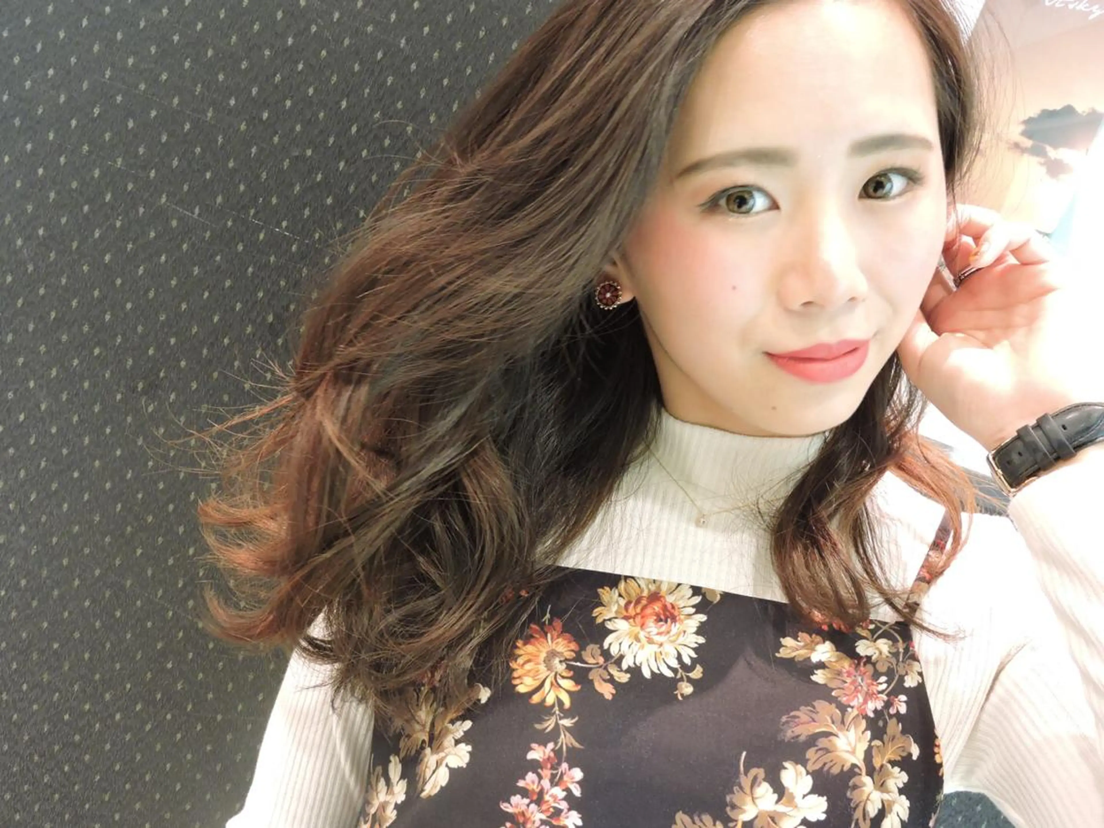 セミロング ブリーチ/ハイトーン SERINAのヘアスタイル