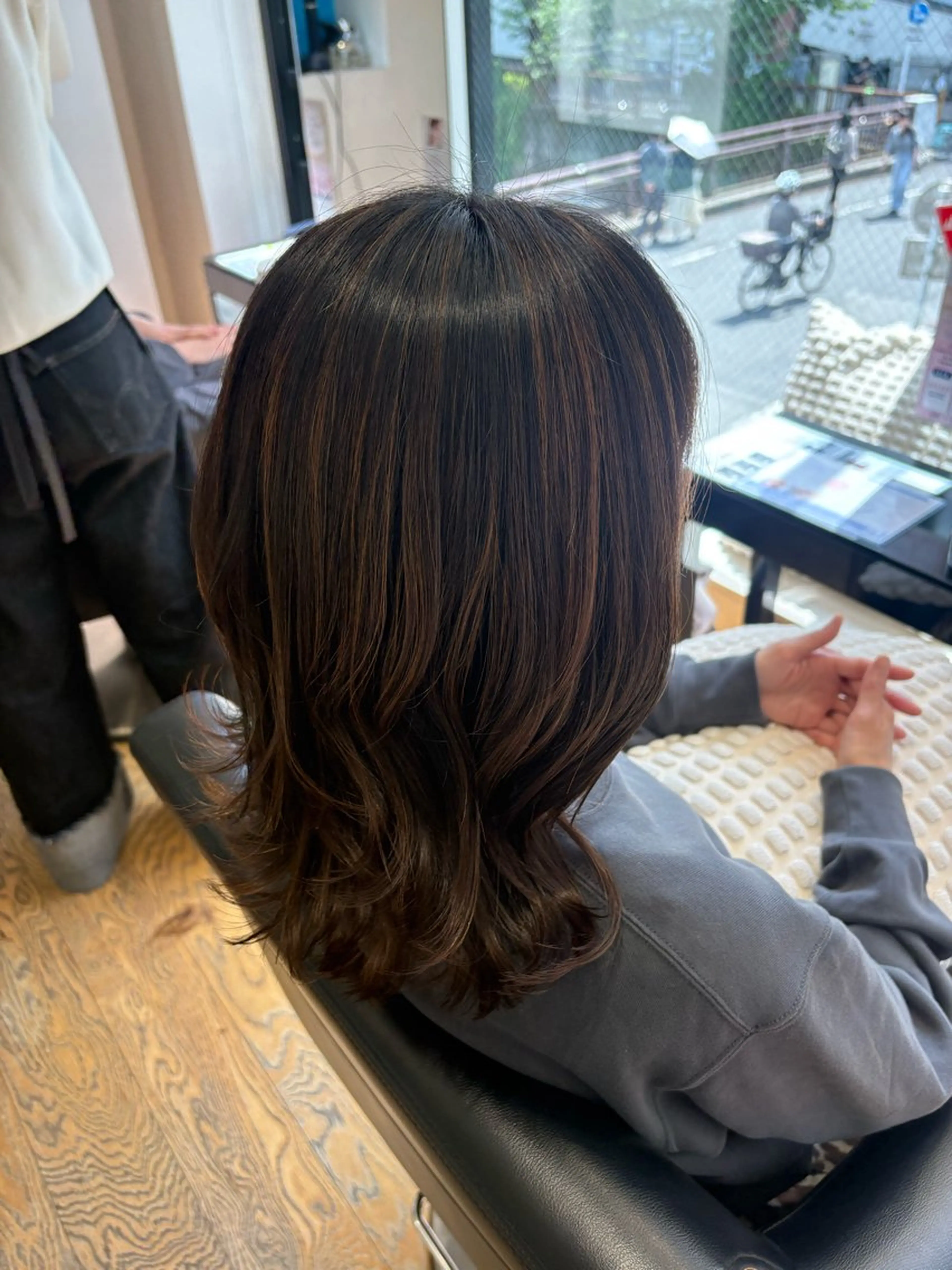 ミディアム カラー 透明感カラー ハイライトカラー ハイライト ヘアカラー 浜崎 千亜のヘアスタイル