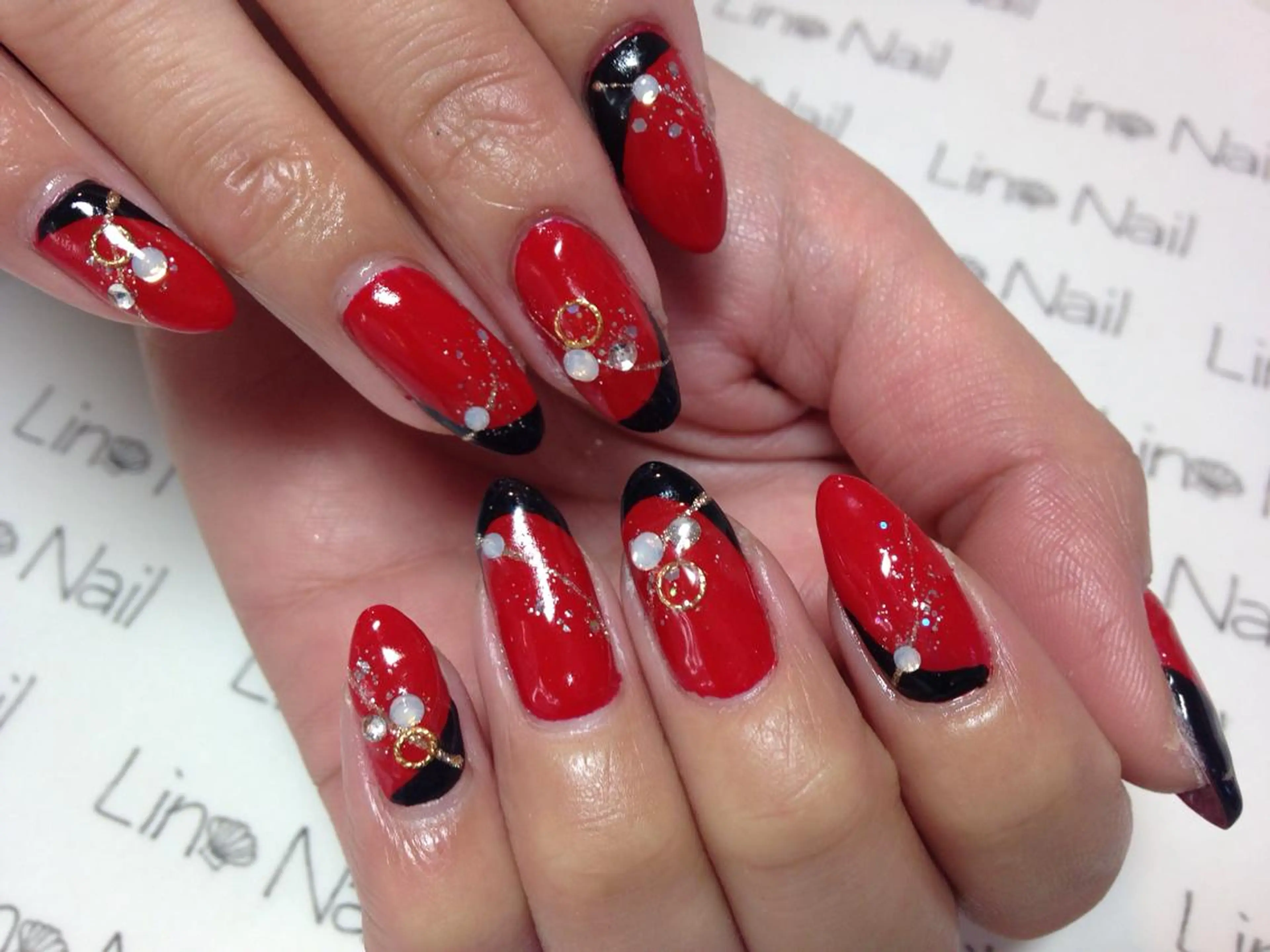 ショート ミディアム セミロング ネイル マツエク・マツパ 成人式 成人式 キラキラネイル Lino Nail sekitomiのネイルデザイン