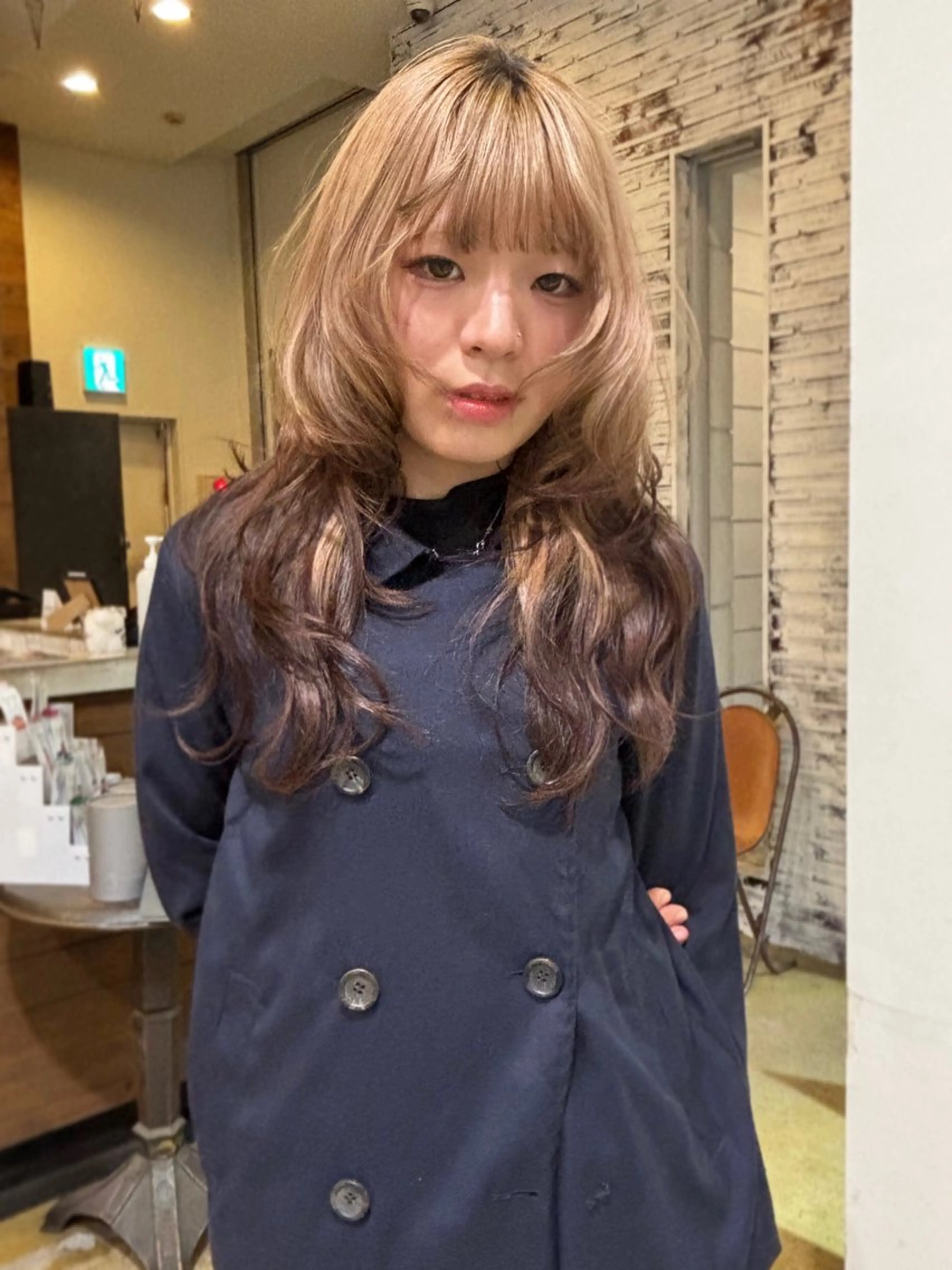 ロング レイヤーカット 伊藤 優衣/アイブロ ウ/透明感カラーのヘアスタイル