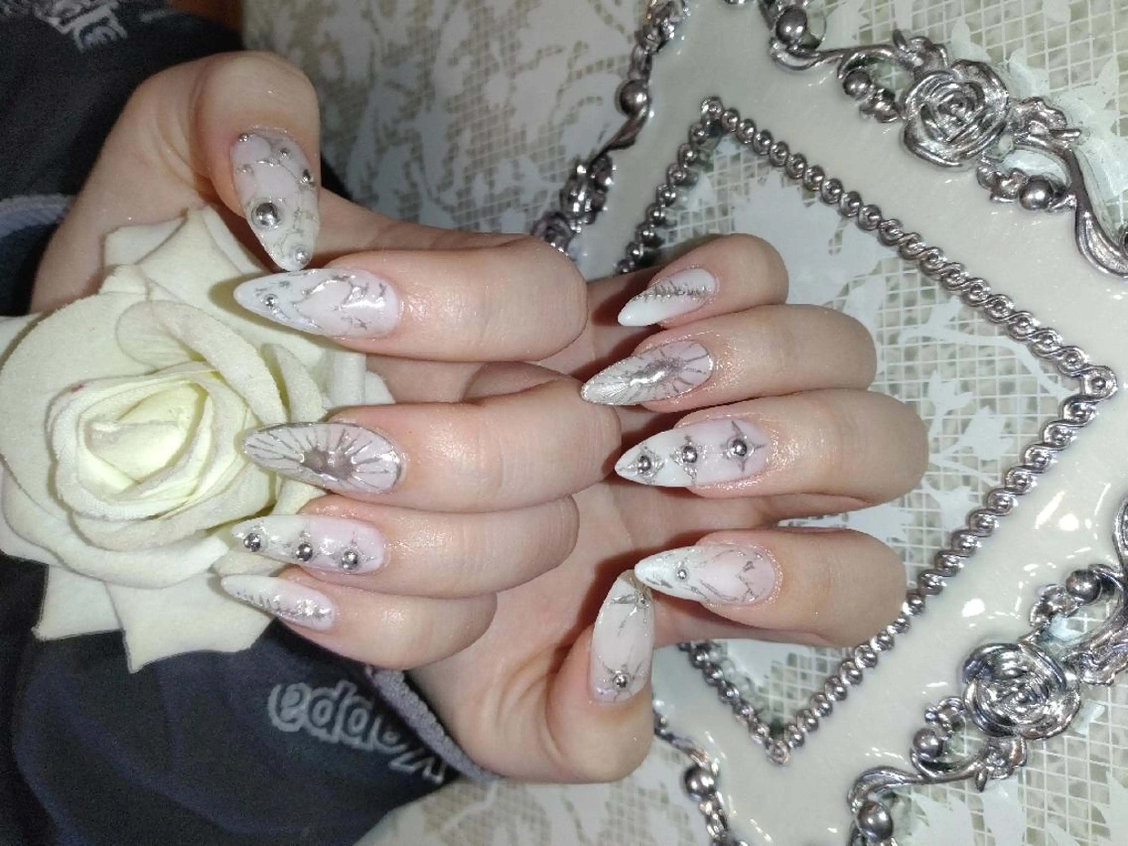 ネイル アートネイル ジェルネイル ミラーネイル スカルプネイル エステとネイル ローズコンフォートのネイルデザイン