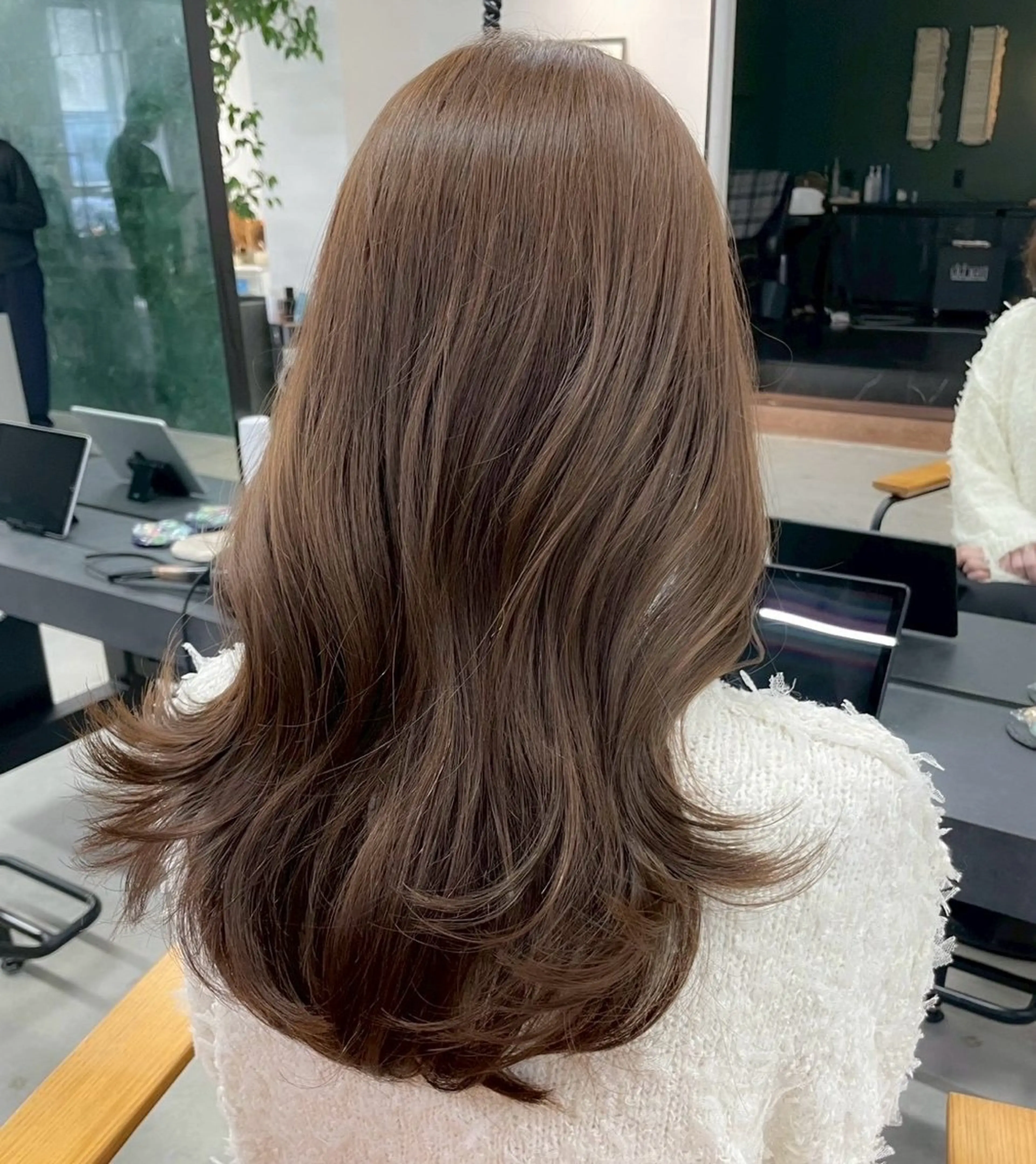 ロング カラー ブリーチ ブラウンカラー 透明感カラー ブリーチなしカラー ロング ✨️赤み消しカラー/ ミルクティーベージュのヘアスタイル