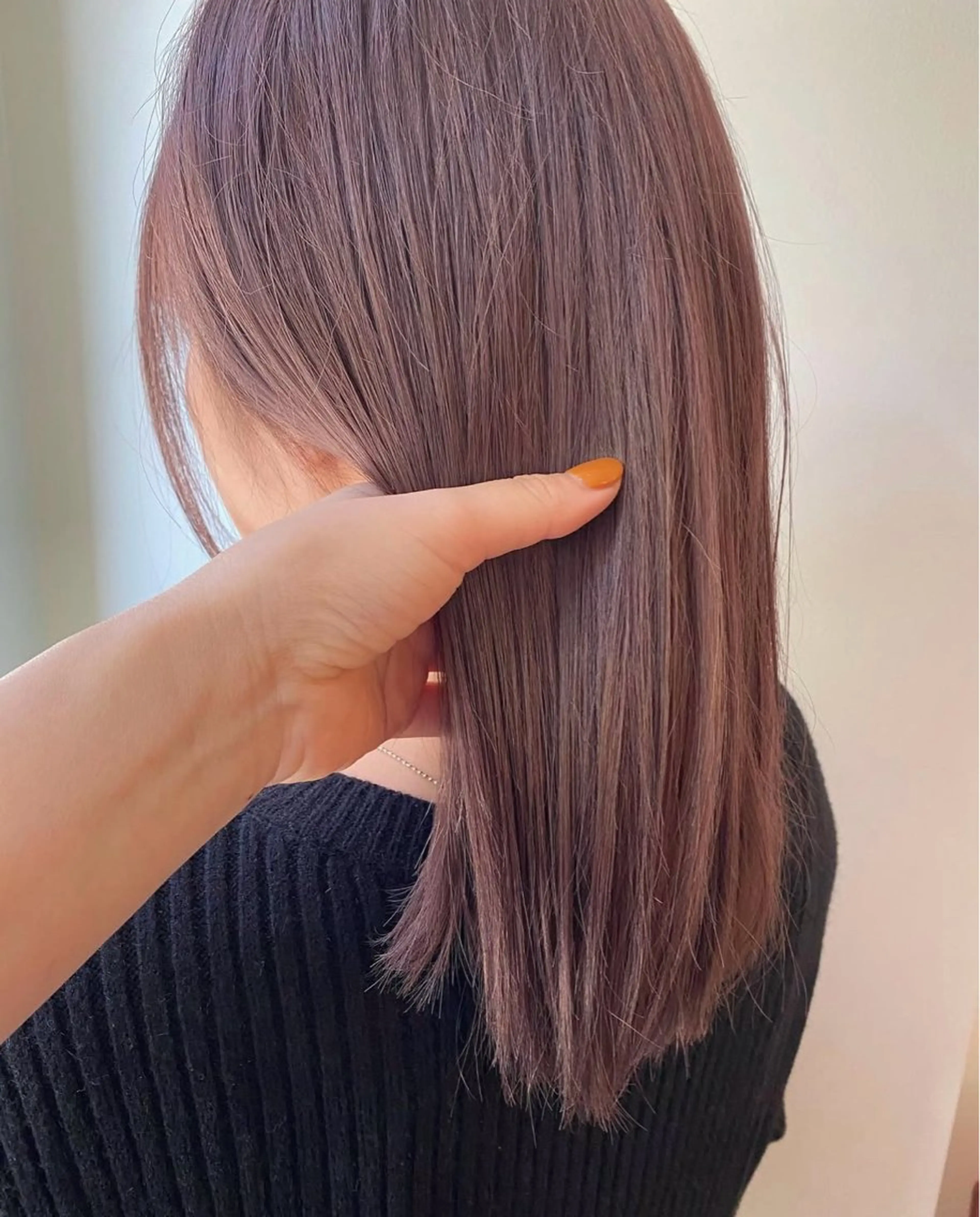 セミロング カラー ベージュカラー ブリーチ ピンクカラー ピンクベージュ ヘアカラー 金子 詞音のヘアスタイル