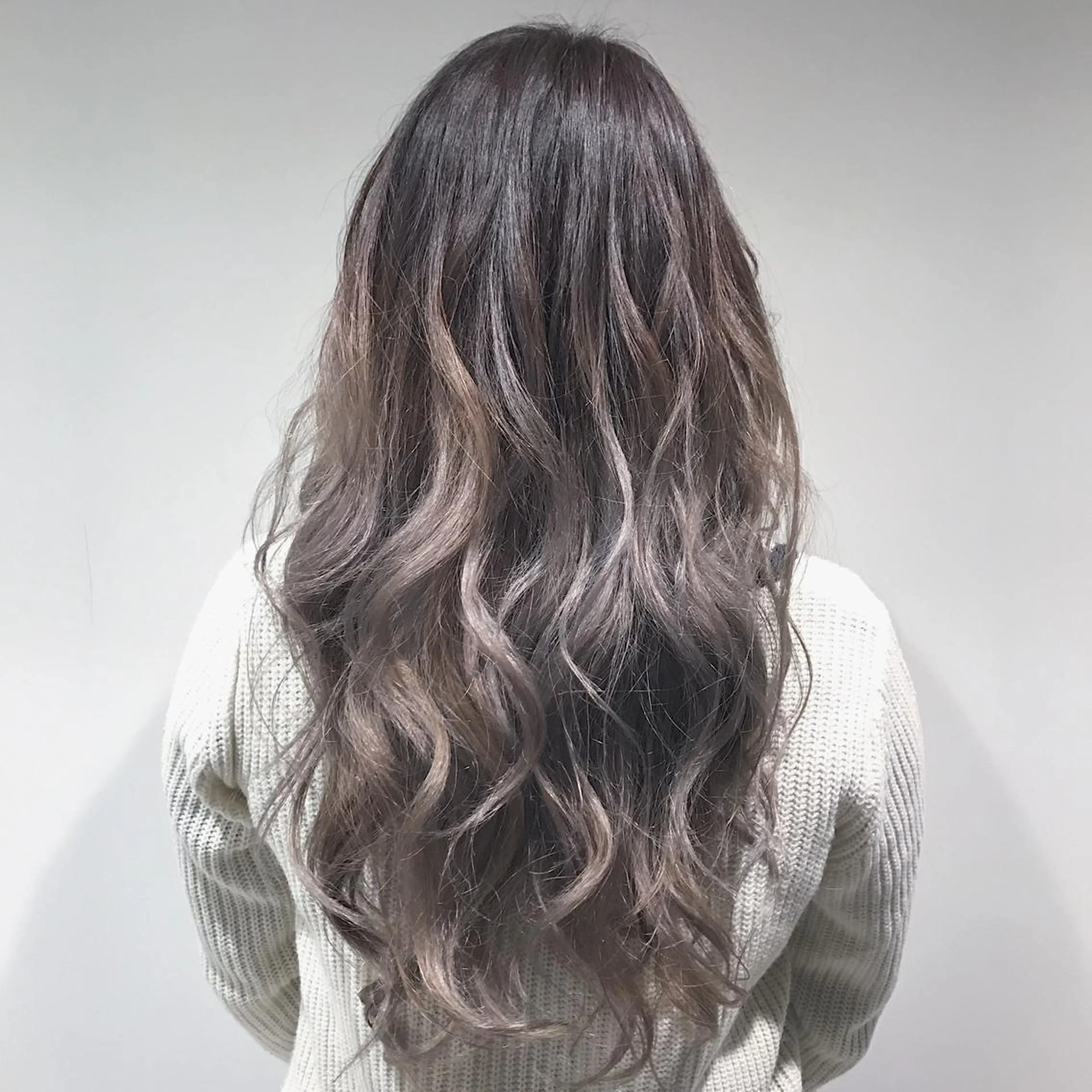 ロング カラー ヘアアレンジ ブリーチ グラデーションカラー ブリーチなしカラー Zina渋谷エリア マネージャShionのヘアスタイル