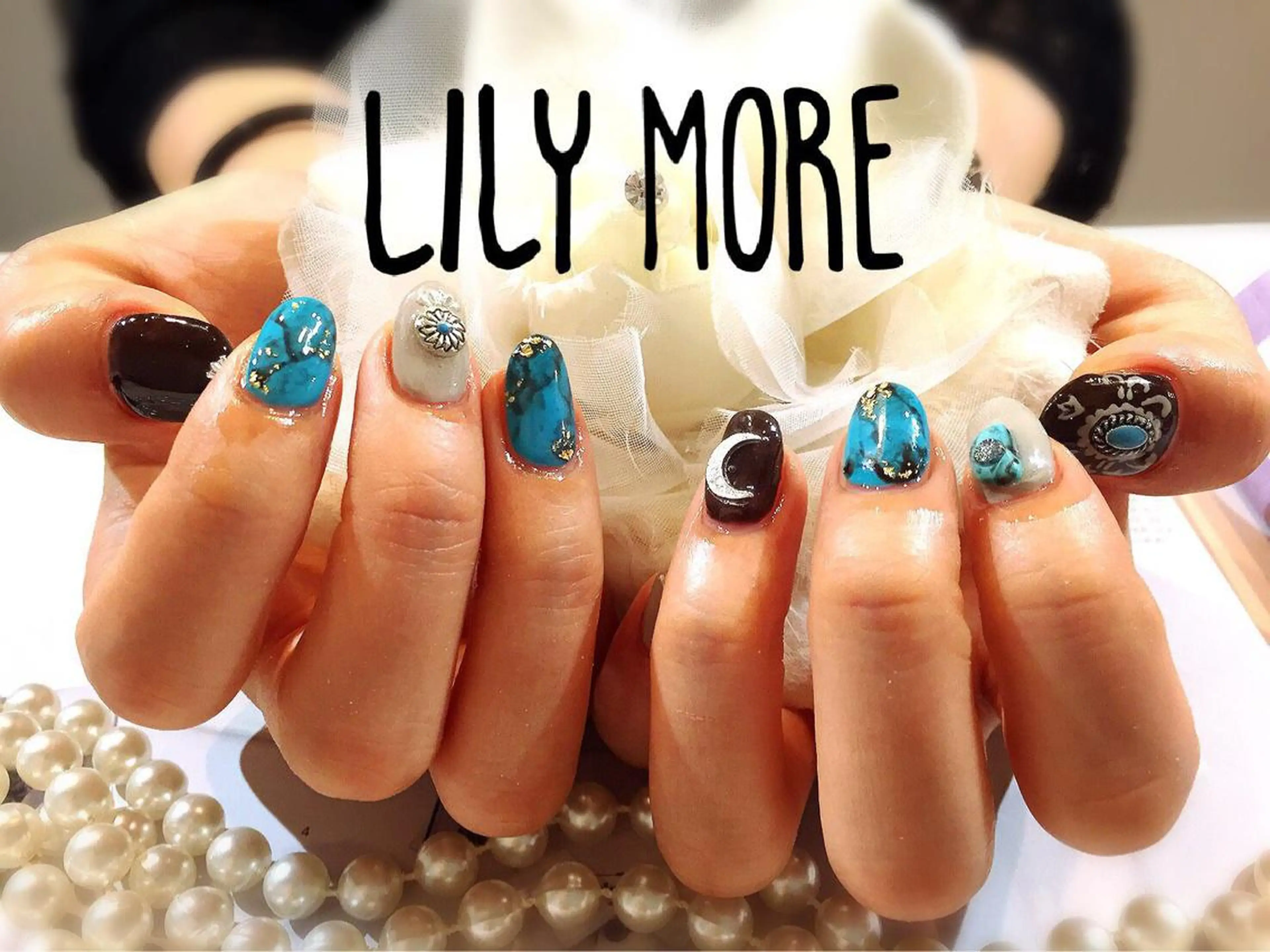 ネイル ストーンネイル Lily closetのネイルデザイン