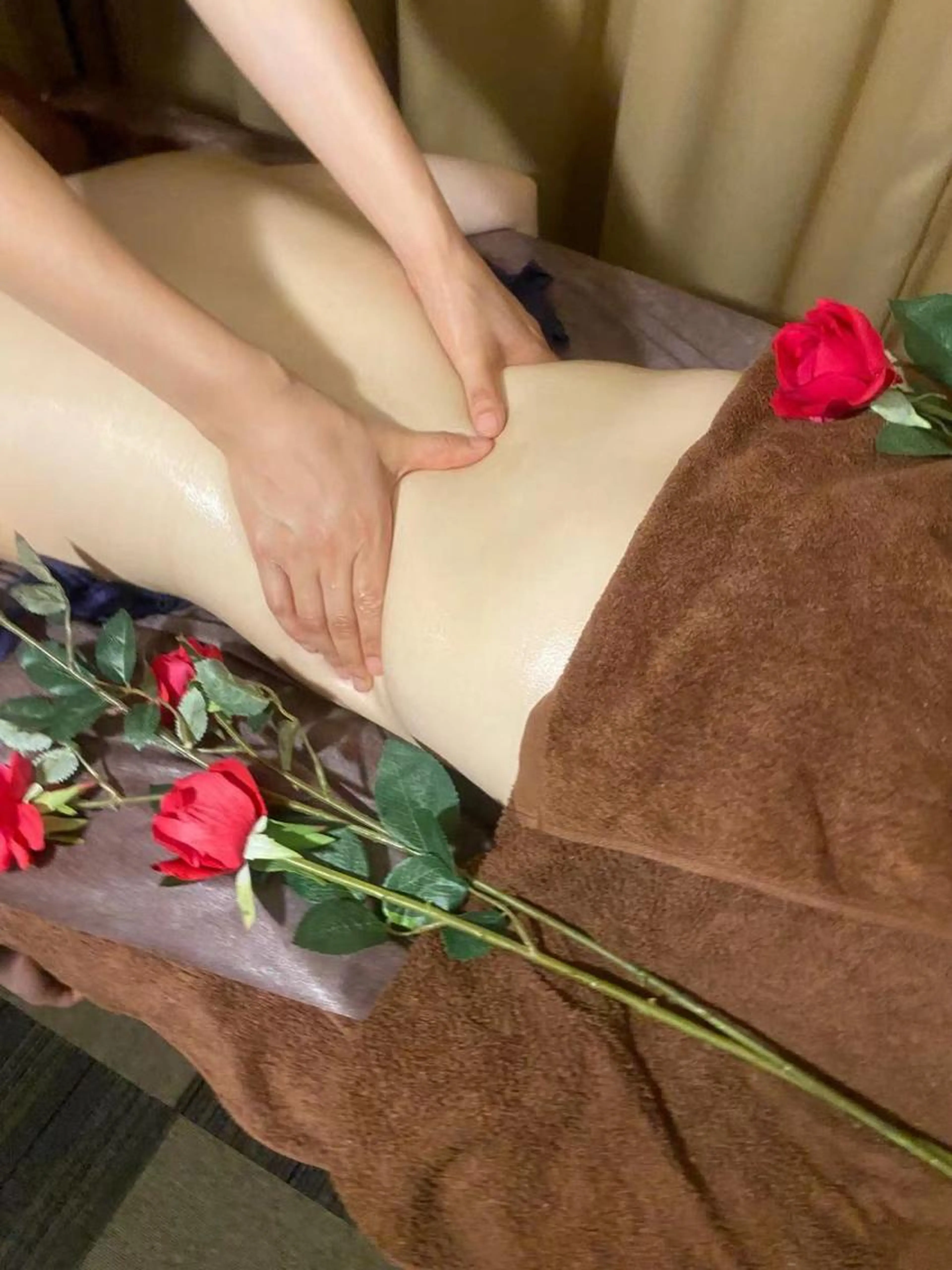 【熟練のオールハンドで】溜め込んだ老廃物の排出を促進し🌹足のむくみや疲れをスッキリ解消♡経絡リンパ+サウナ60分コースの写真