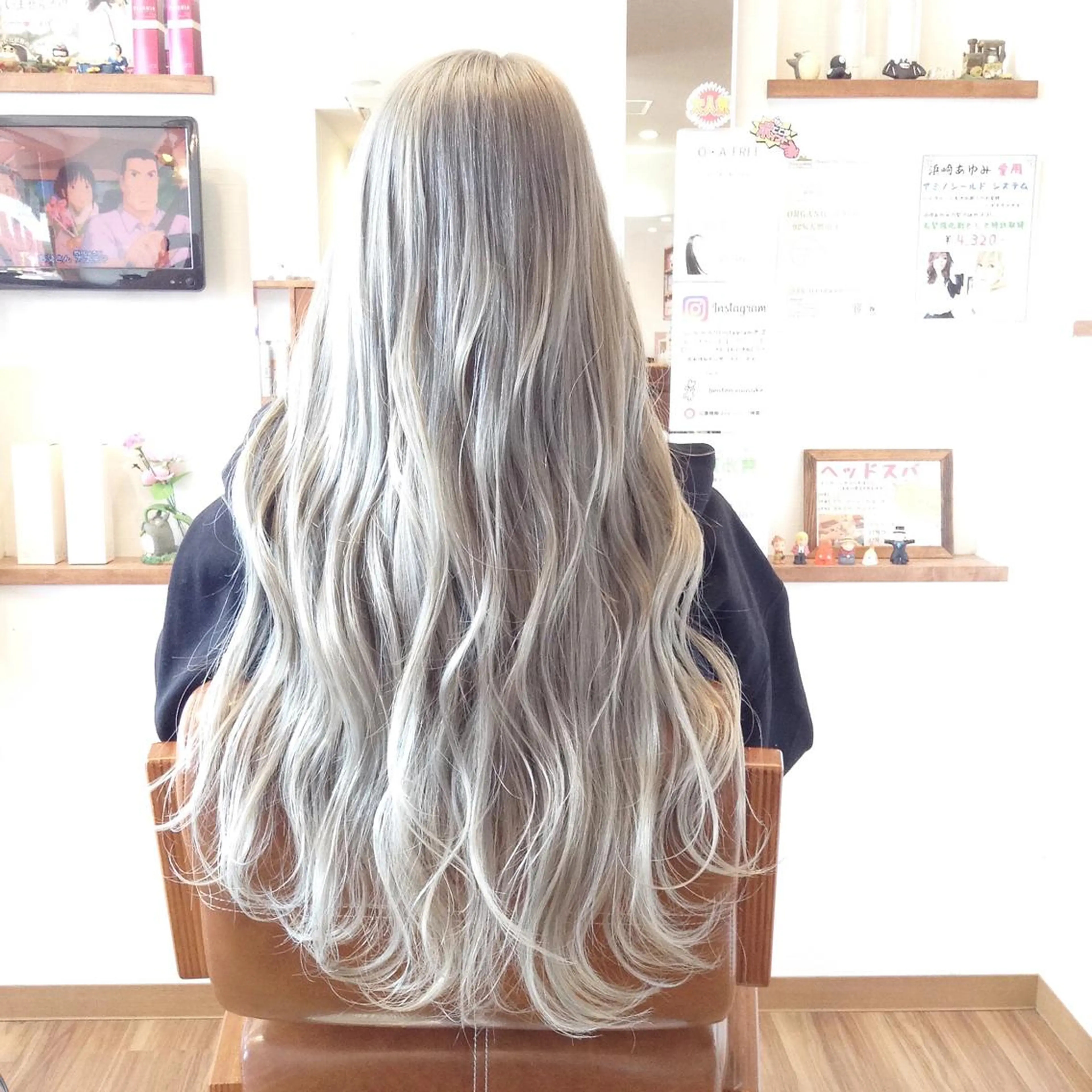 ロング カラー アディクシーカラー ダブルカラー ハイライトカラー イルミナカラー 3Dハイライト カット ヘアカラー トリートメント 辨天 勇介のヘアスタイル