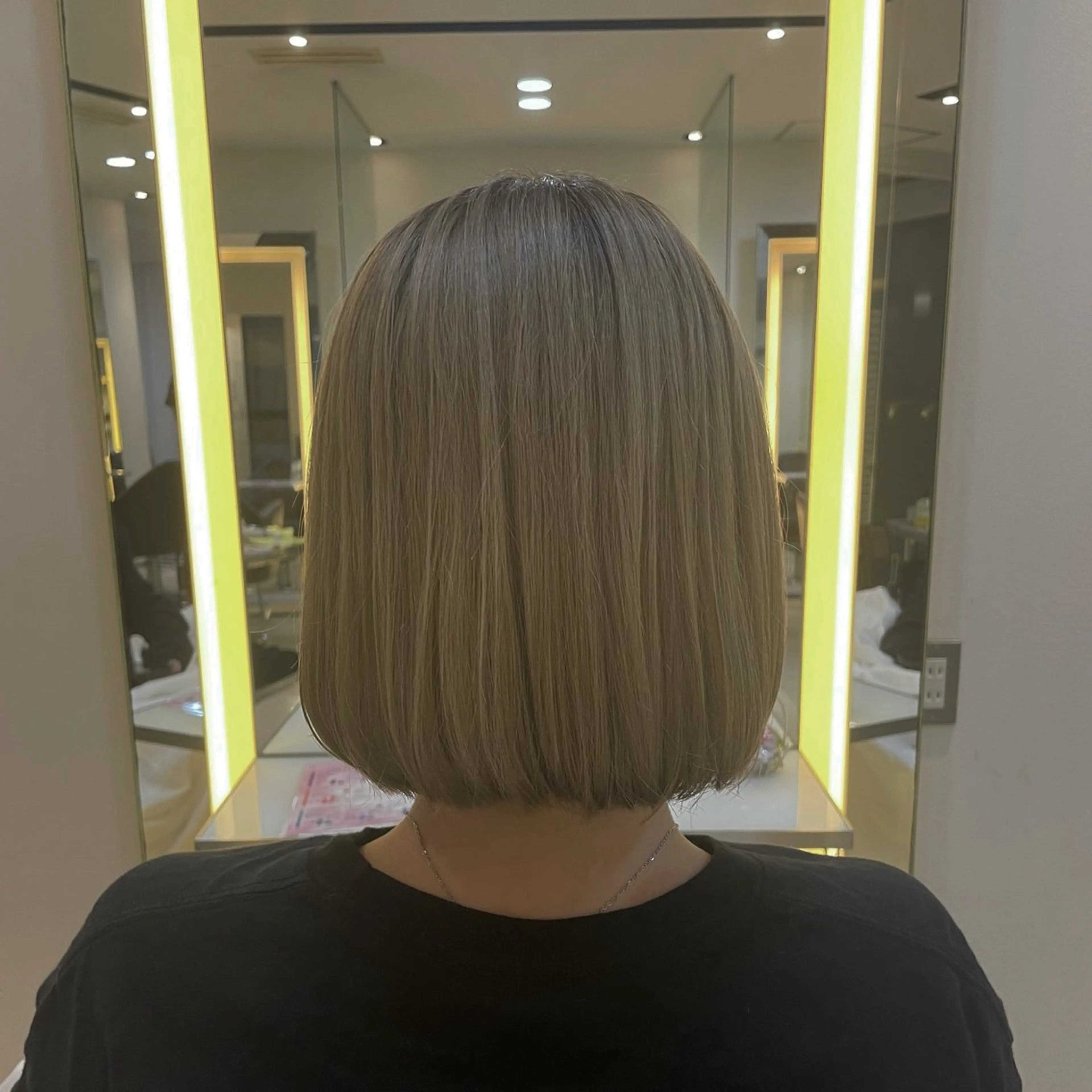 ショート ボブ 透明感/ハイトーン ／レッドカラー🍓のヘアスタイル