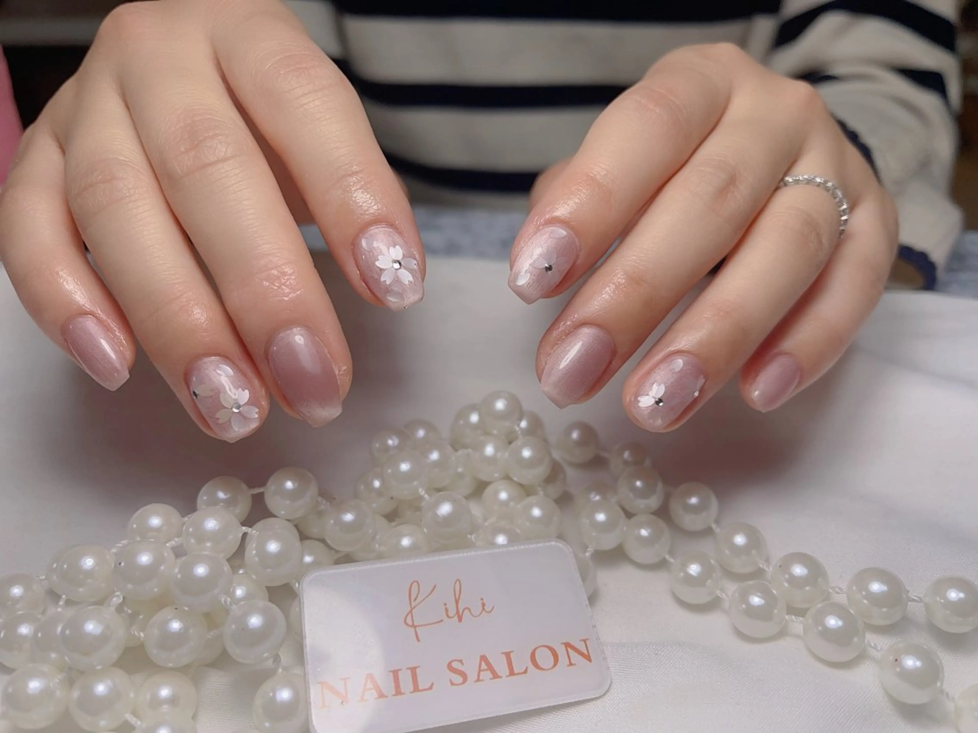 ネイル アートネイル フレンチネイル ジェルネイル グラデーション 韓国ネイル ハンドネイル ハンドケア さくら💮💮 【オフ無料】のネイルデザイン