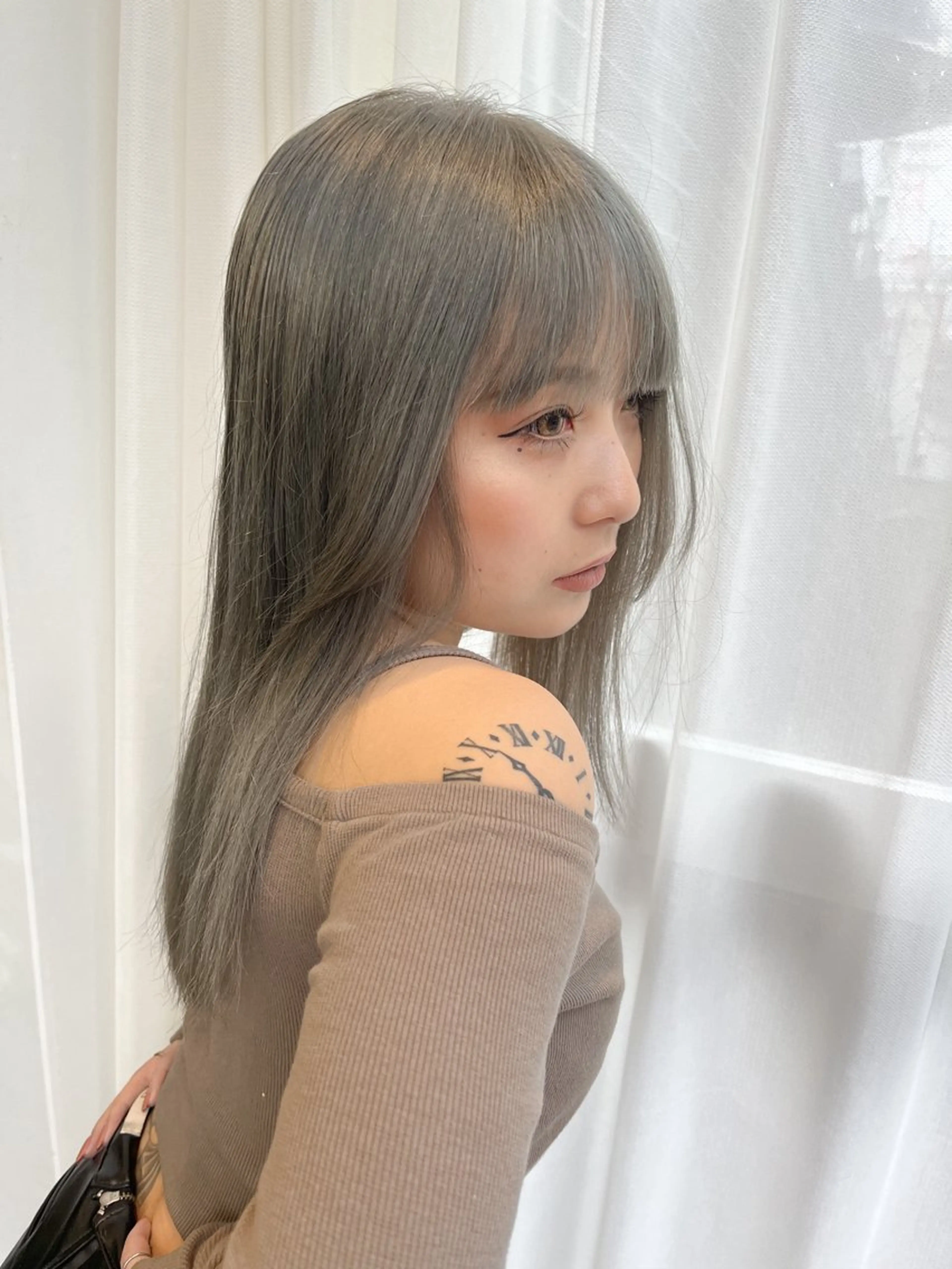 セミロング カット ヘアカラー ハイトーン/顔まわり Nina💒のヘアスタイル