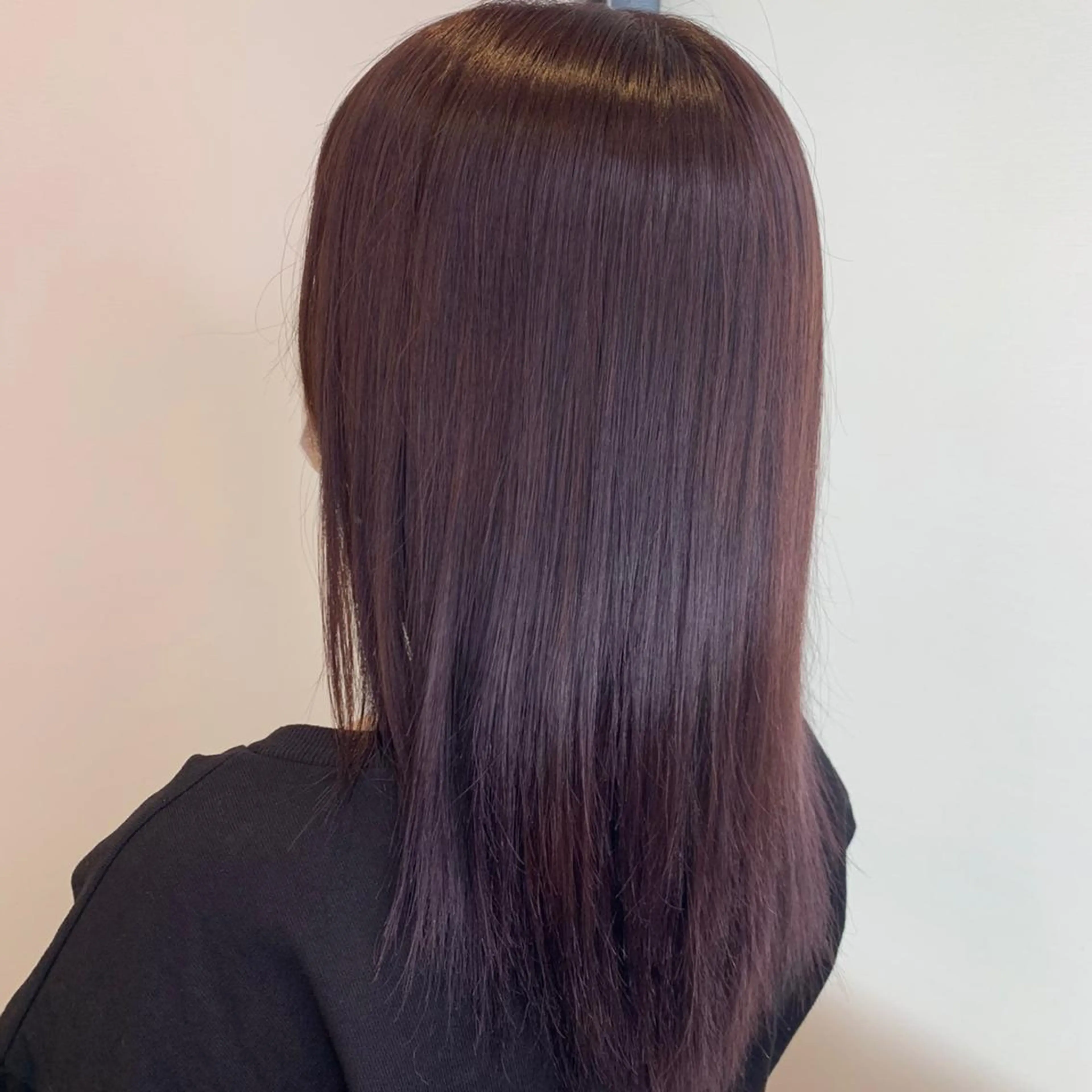 ミディアム 岡田 麗華のヘアスタイル