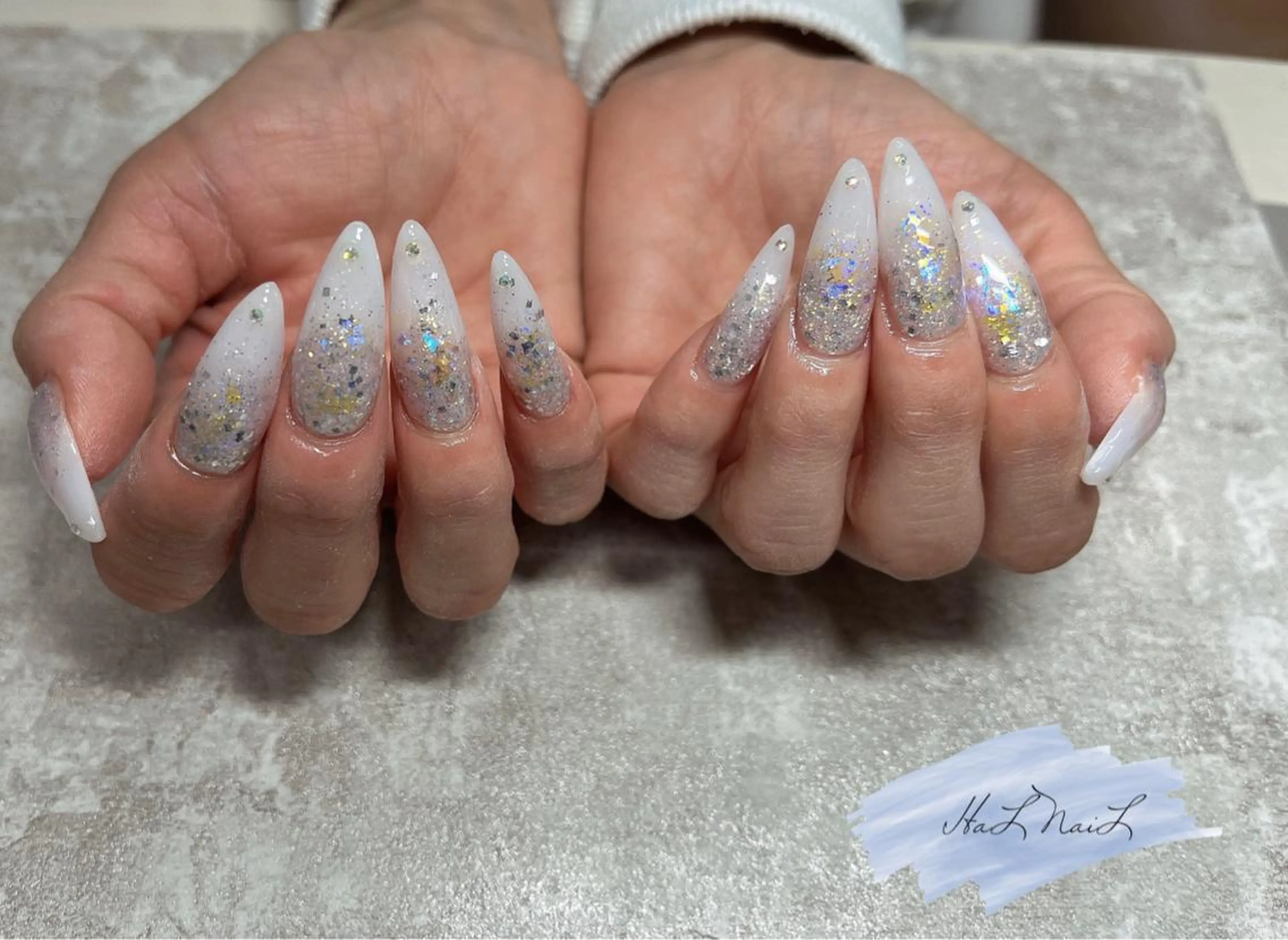 ネイル グラデーション ラメ(グリッター) ホワイト ハンドネイル HaL NaiLのネイルデザイン