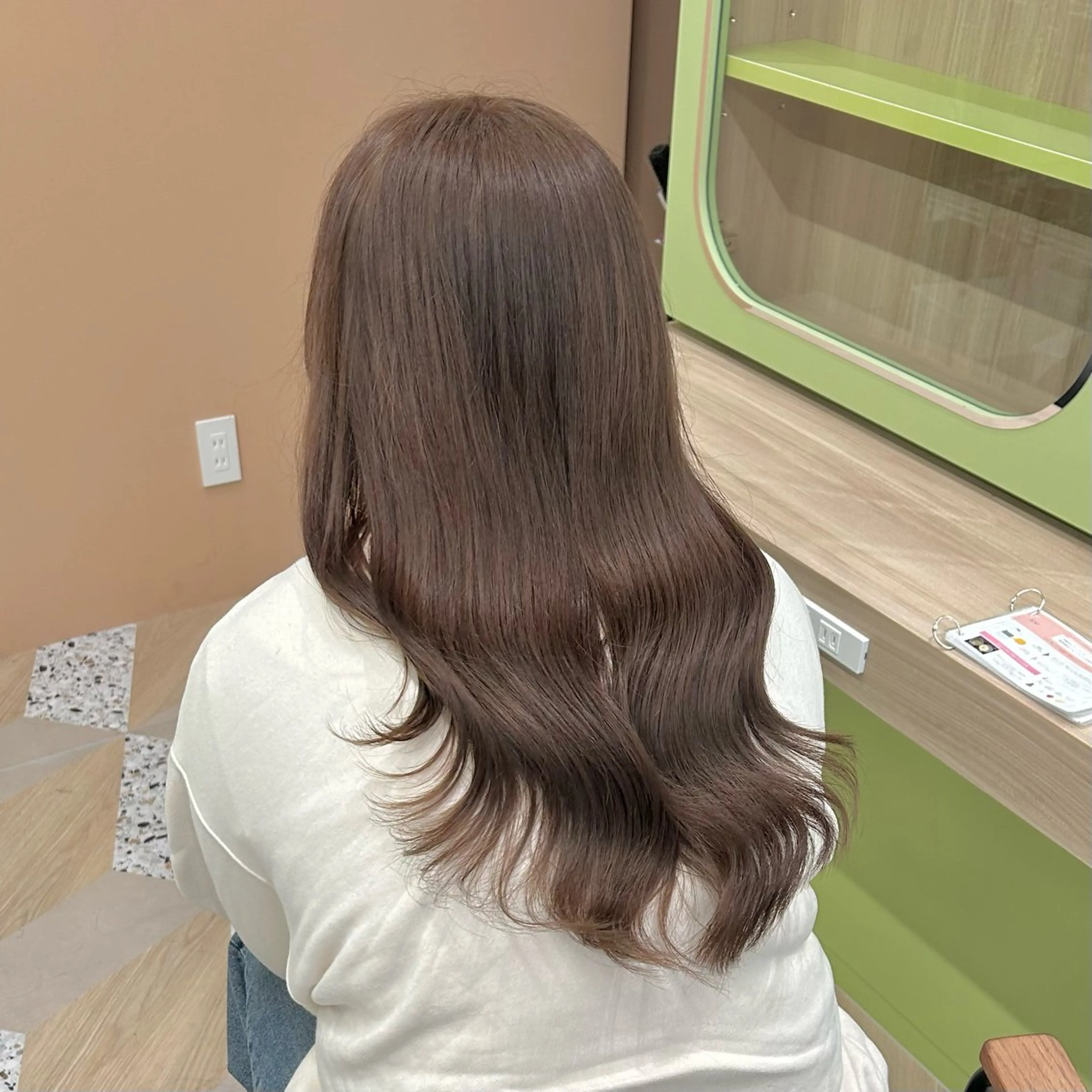 ロング カラー ベージュカラー ブリーチ ブラウンカラー ショコラベージュ 透明感カラー カット ヘアカラー トリートメント ブリーチなしベージュ /ヘアセット/ミユのヘアスタイル