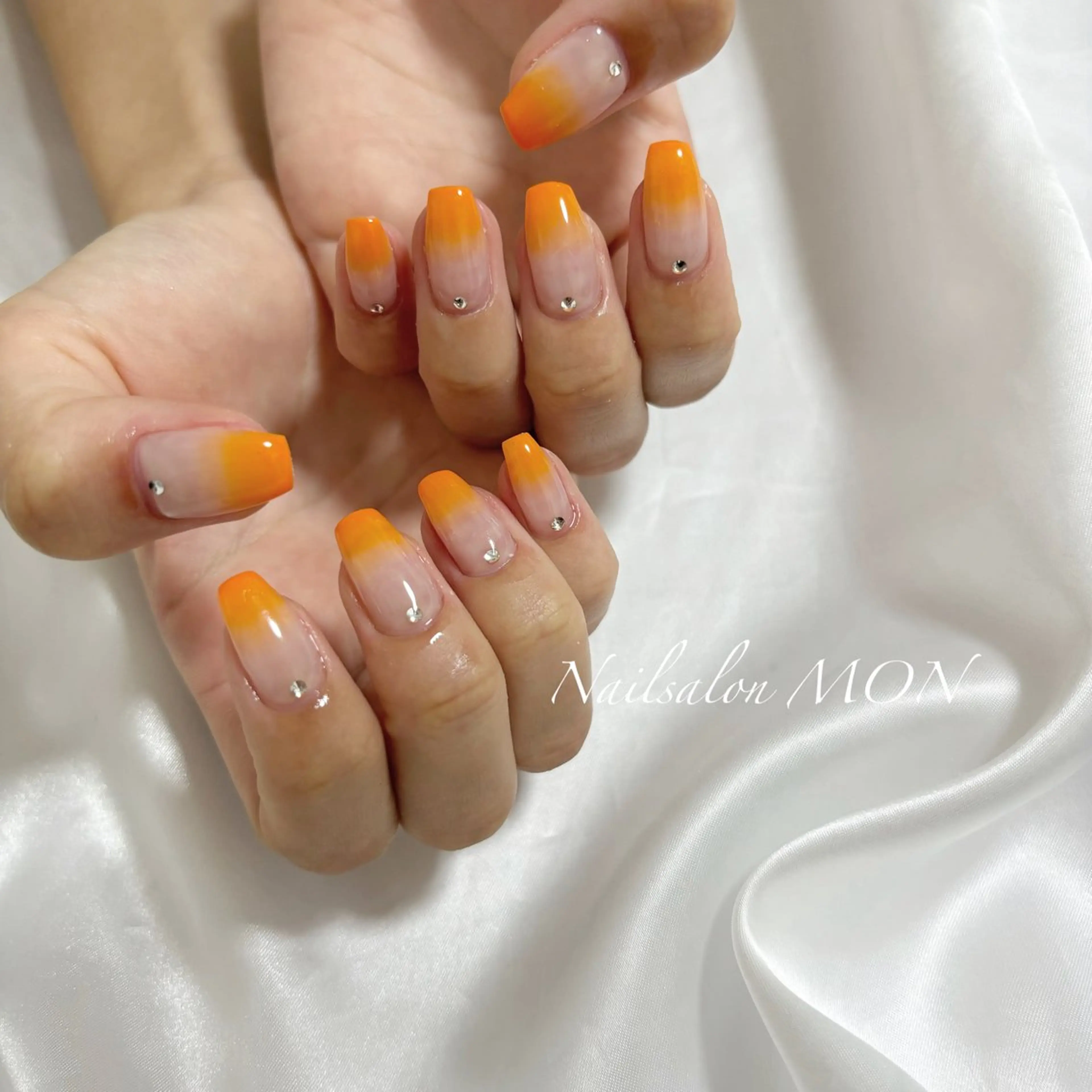 ネイル ストーンネイル ハンドネイル Nailsalon MONのネイルデザイン