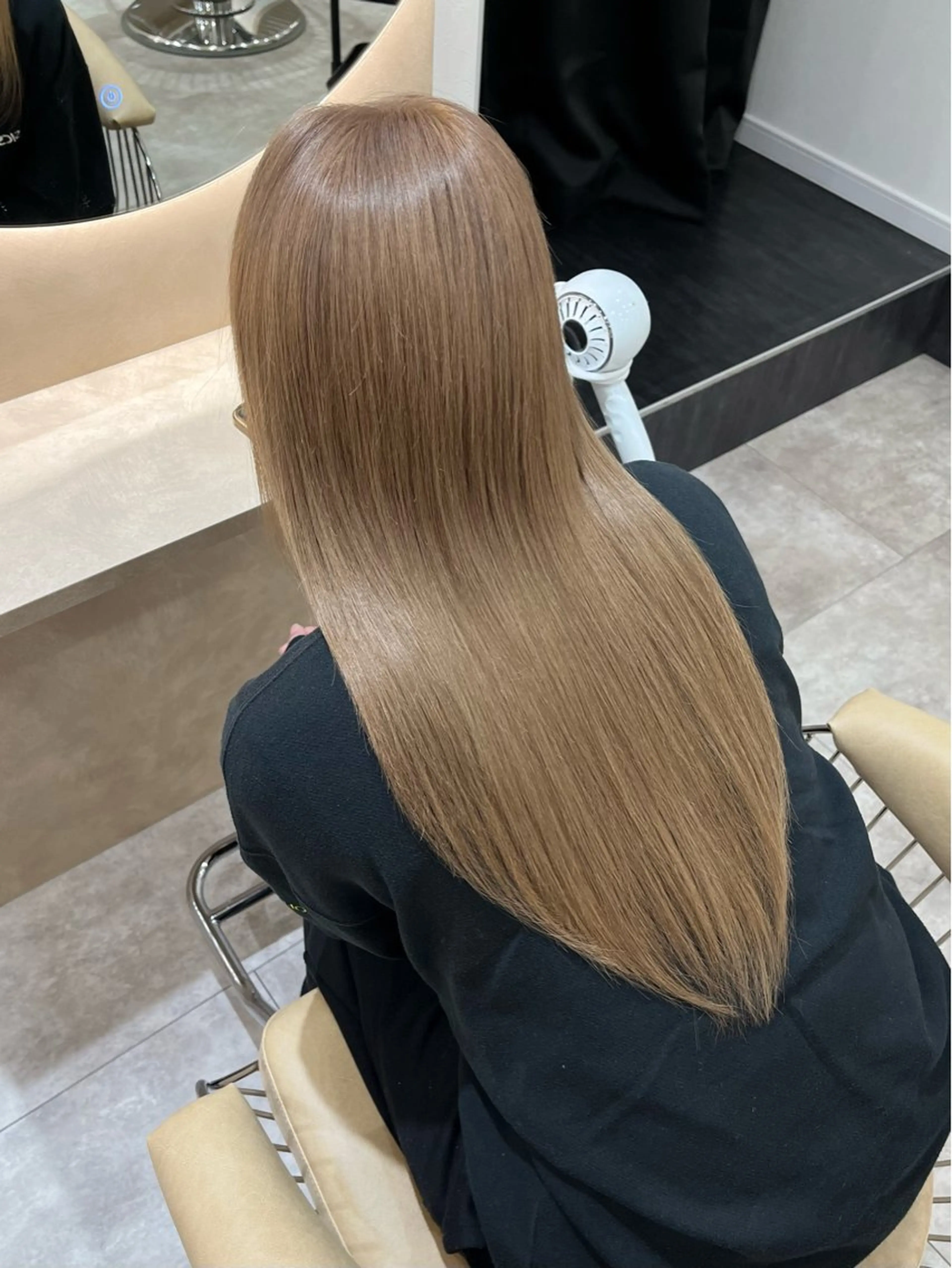 ロング カラー ベージュカラー ミルクティーベージュ カット ヘアカラー LATE  tokyo所属・廣庭 勇人のヘアスタイル