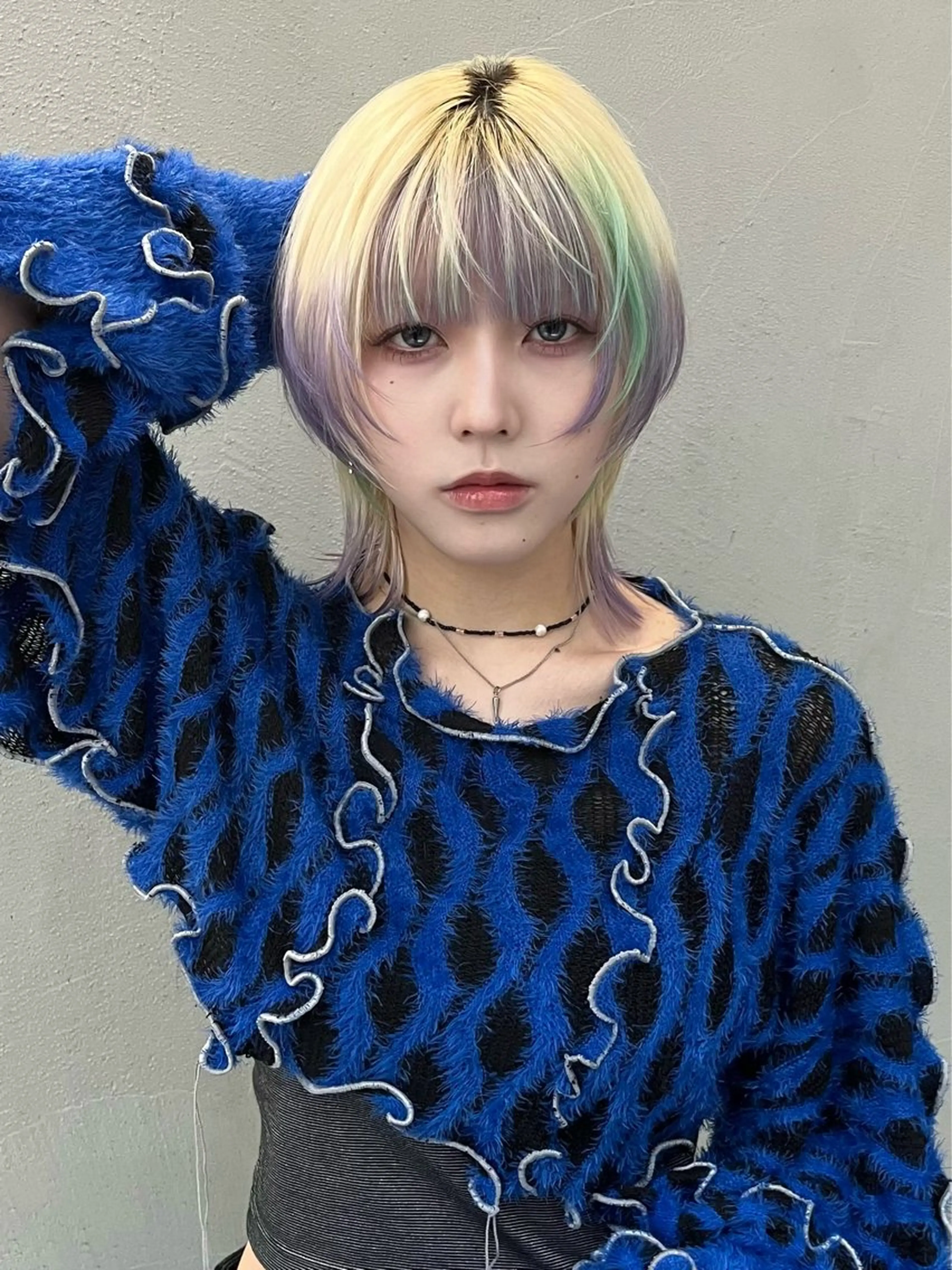 セミロング イツク ⚡️ ルーツ/ハイトーンのヘアスタイル