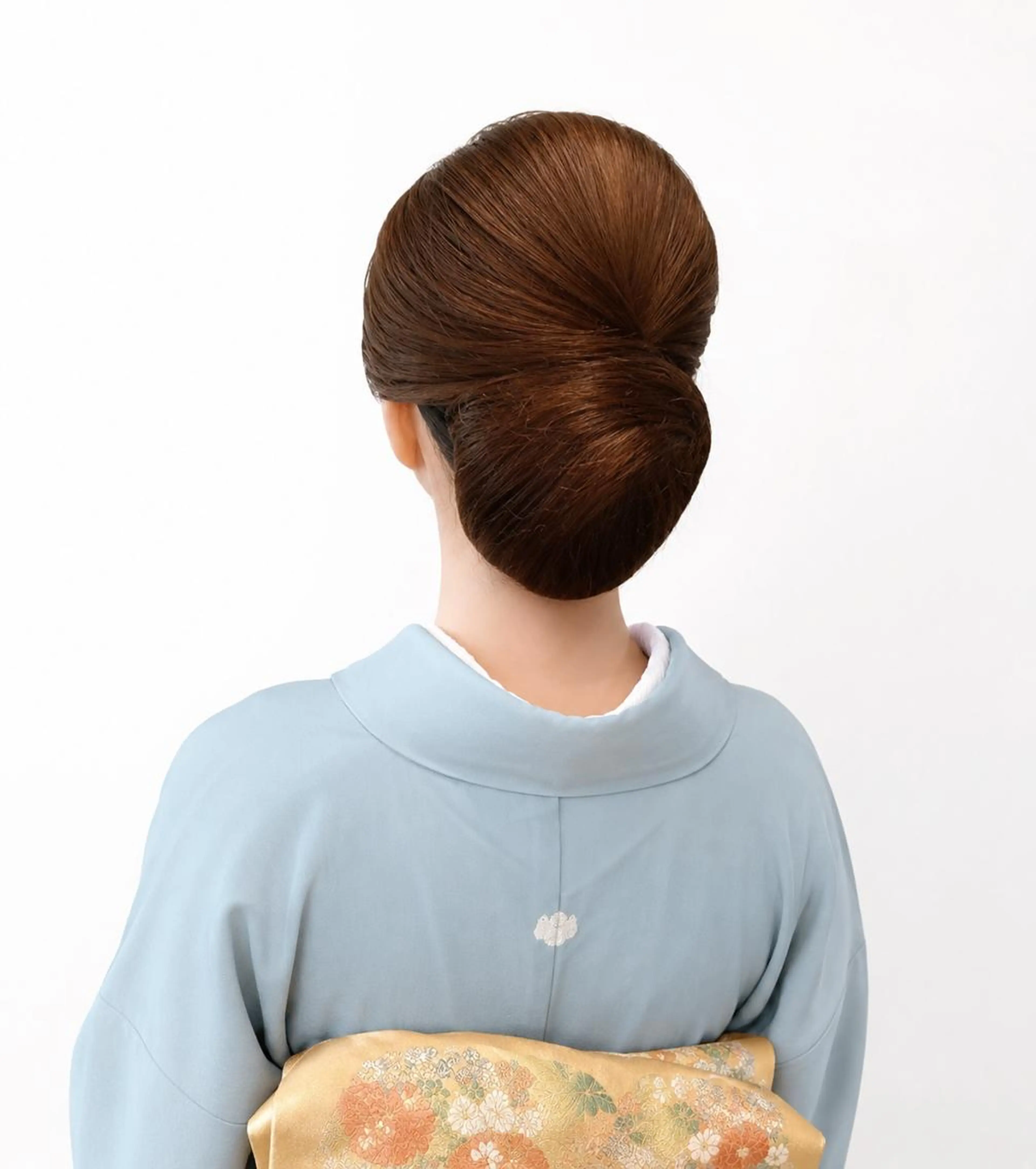 シャンプーなし、和装のシンプルな大きめのヘアセットの写真