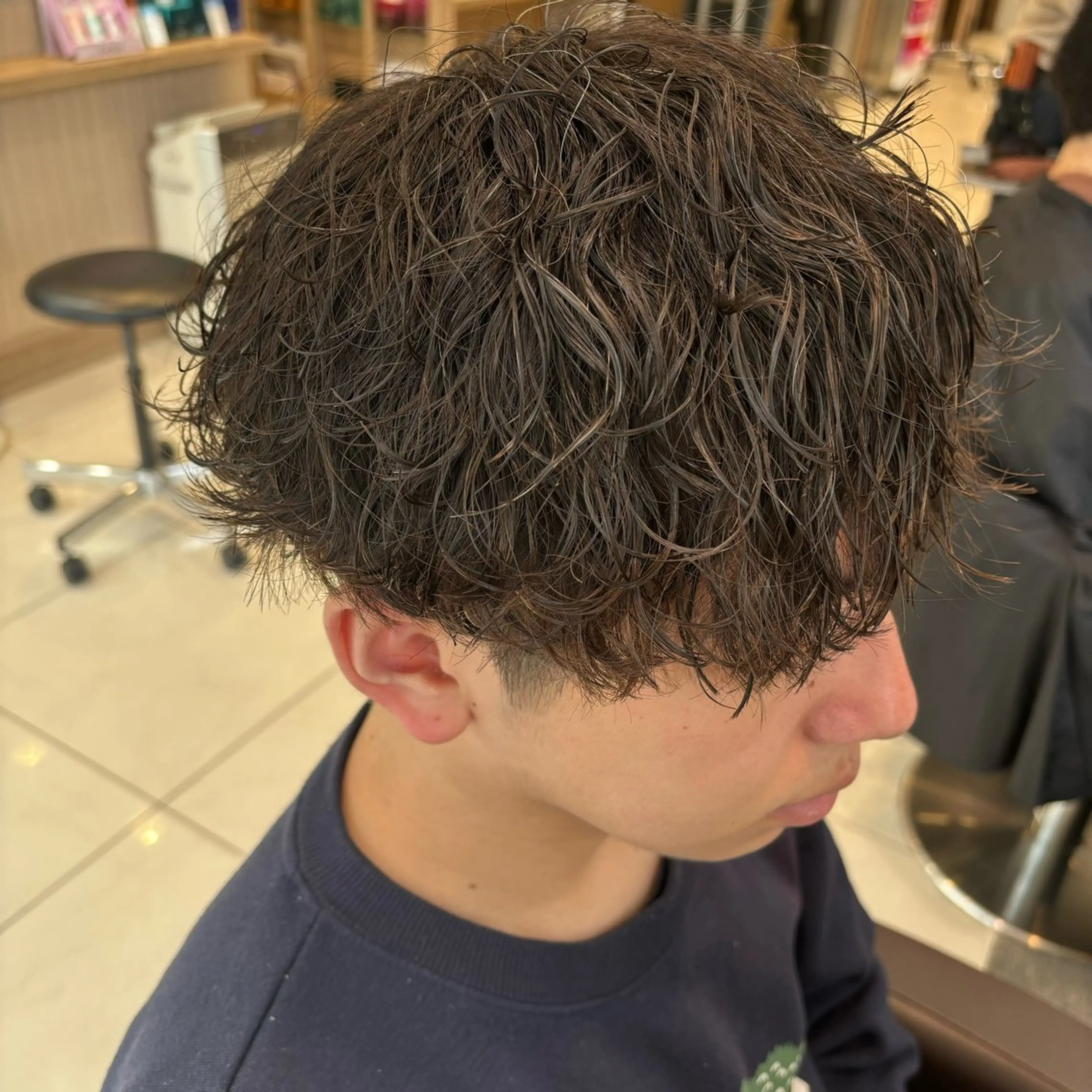 パーマ メンズ メンズパーマ 波巻きパーマ ブリーチ/パーマ 縮毛/レイヤーaoiのヘアスタイル