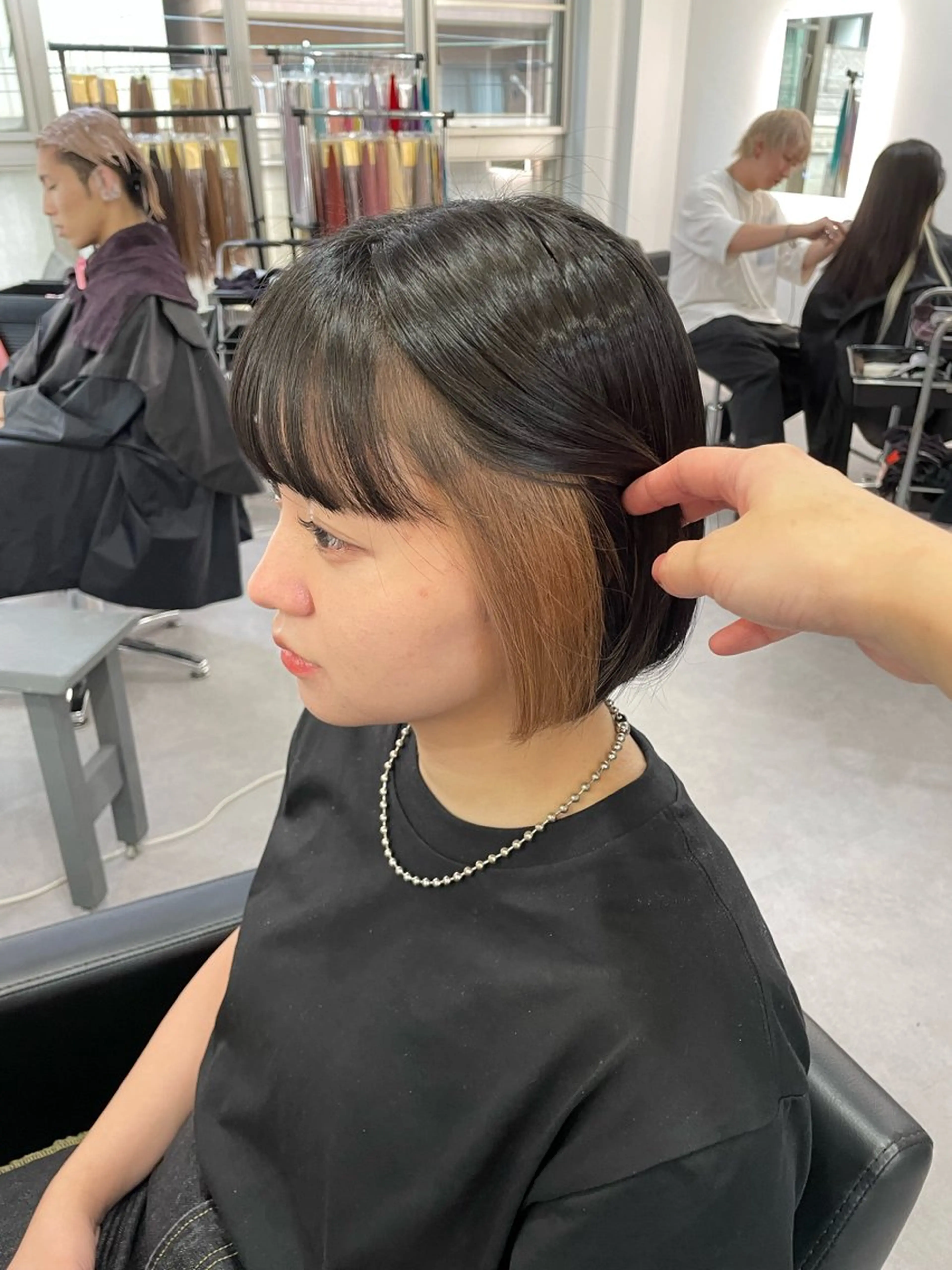 ミディアム Cielro/ダブル カラー/西田咲希のヘアスタイル