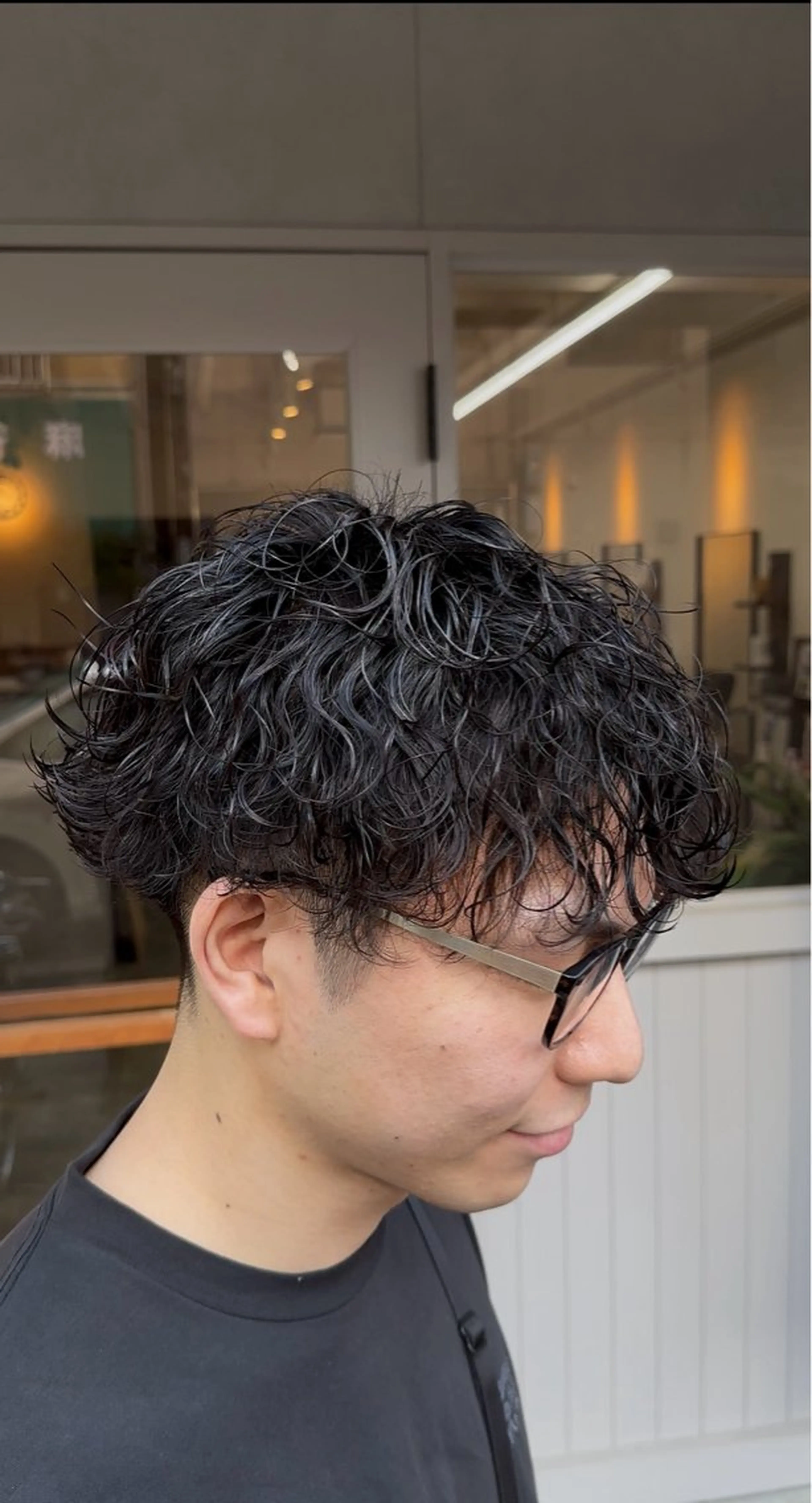 ショート パーマ メンズ マッシュ メンズパーマ 波巻きパーマ 三宅 亨表のヘアスタイル