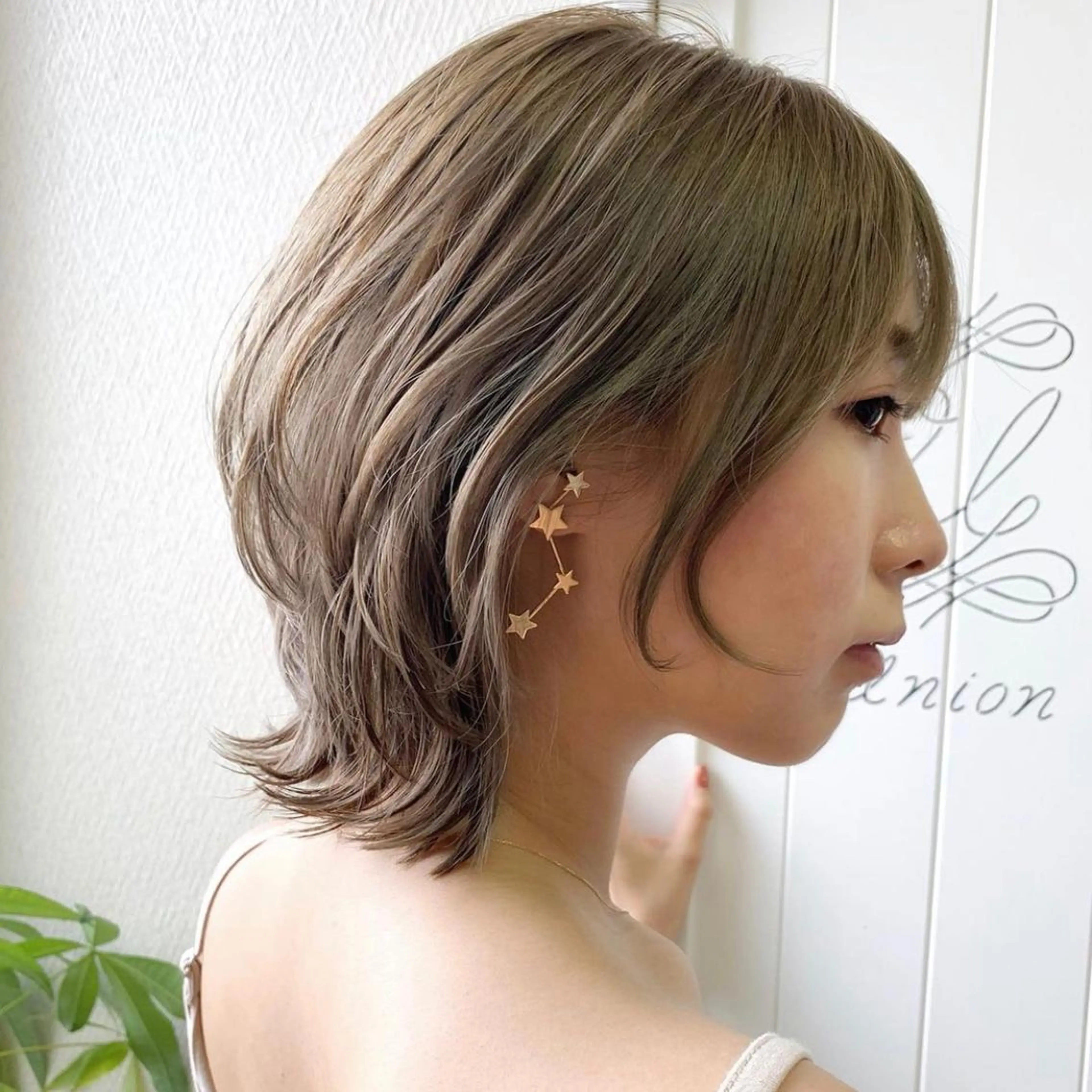 ミディアム カラー グレージュ カーキグレージュ 韓国ヘア /男女☘️ 細江 美紅のヘアスタイル