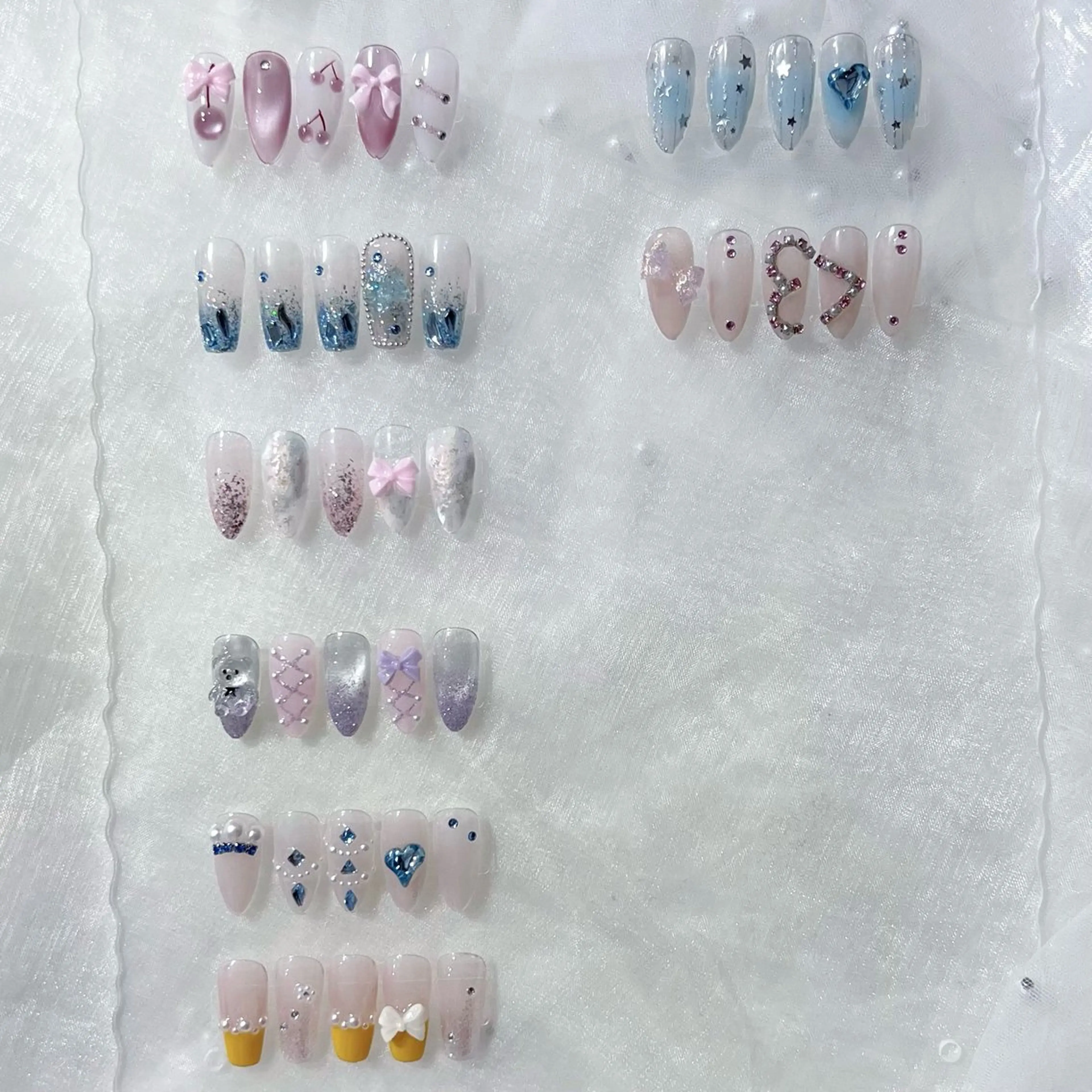 【ジェルオフ無料】NEW夏💗大人気定額ワンホンネイル💅★色味の変更やパーツの配置替えももちろんOK!の写真