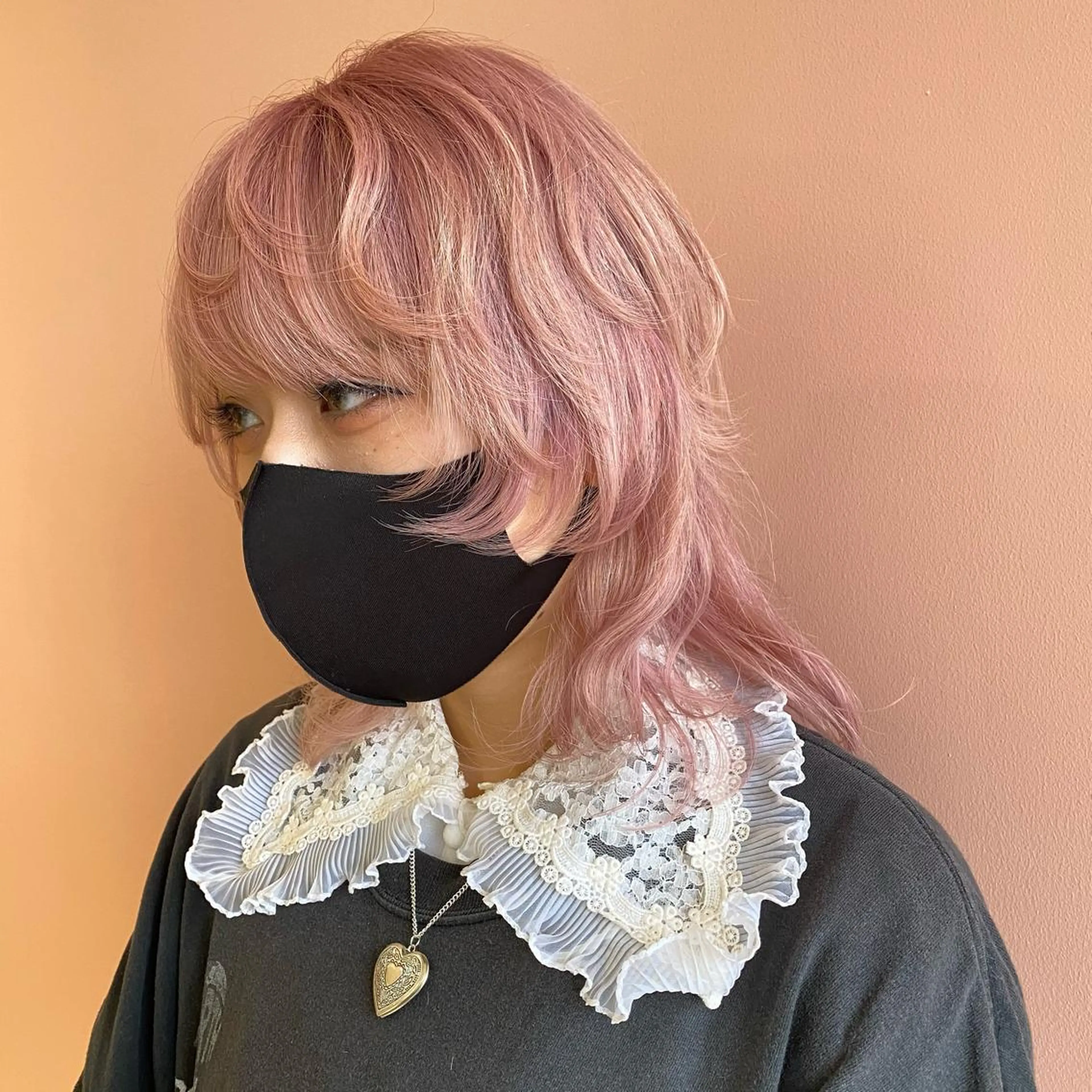 セミロング カラー ピンクカラー ホワイトピンク ウルフカット ORIKA 美容室のヘアスタイル