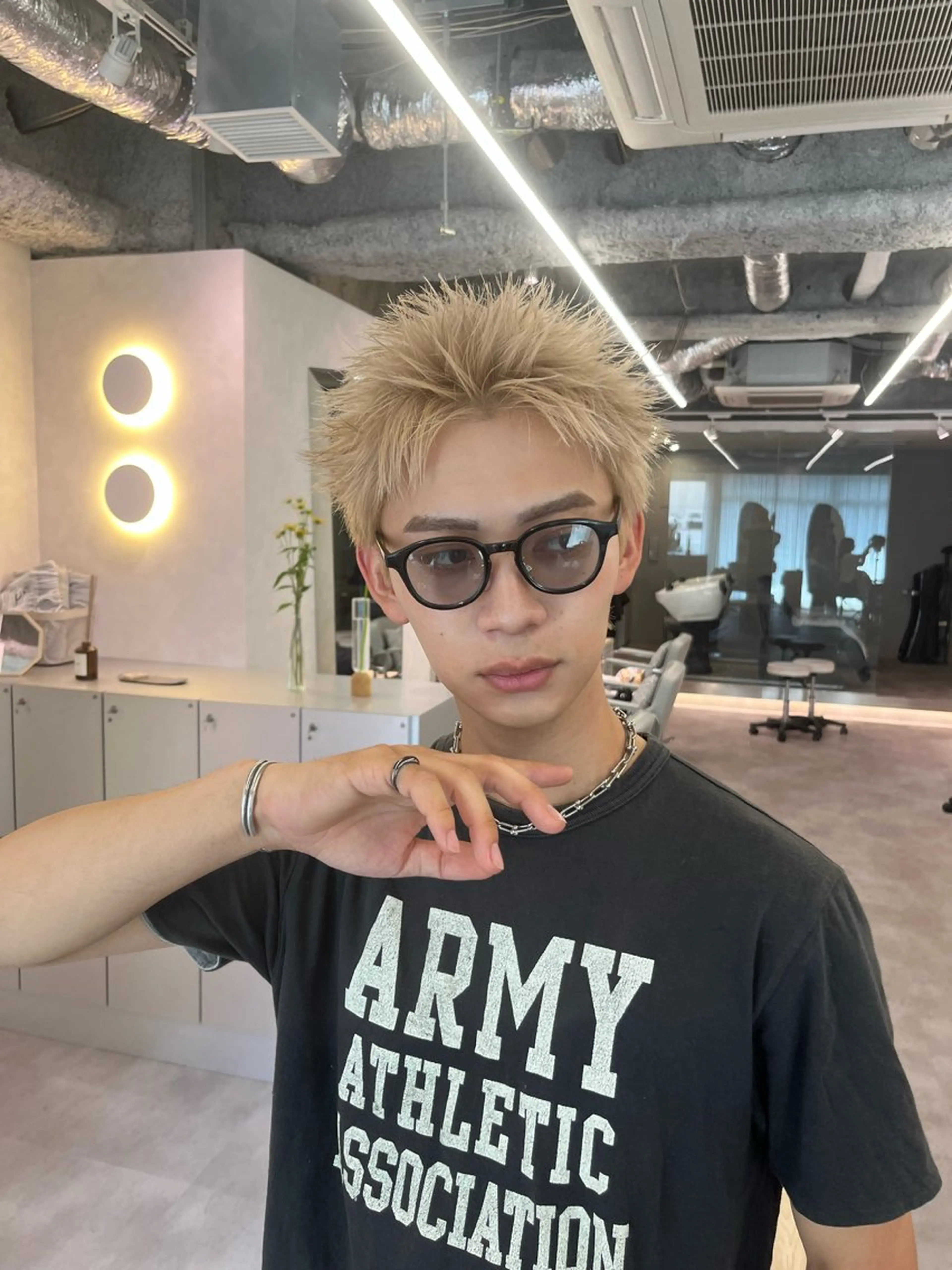 メンズ メンズブリーチ カット ヘアカラー メンズ特化美容師 水野友貴のヘアスタイル